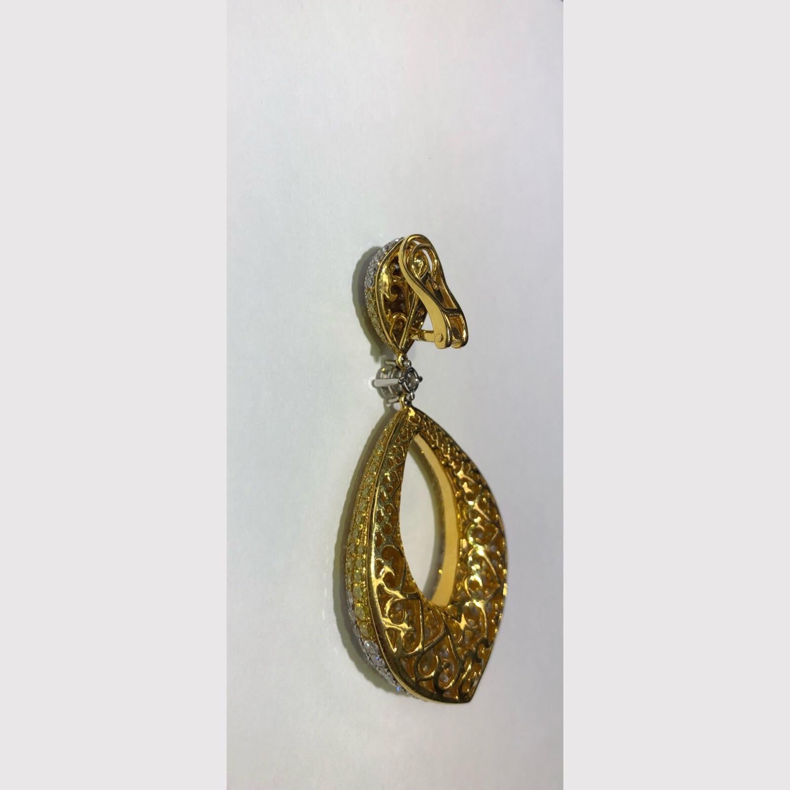15.95 Carat Natural Fancy Yellow & Colorless Brilliant Diamonds on 18K Earrings In New Condition For Sale In Houston, TX