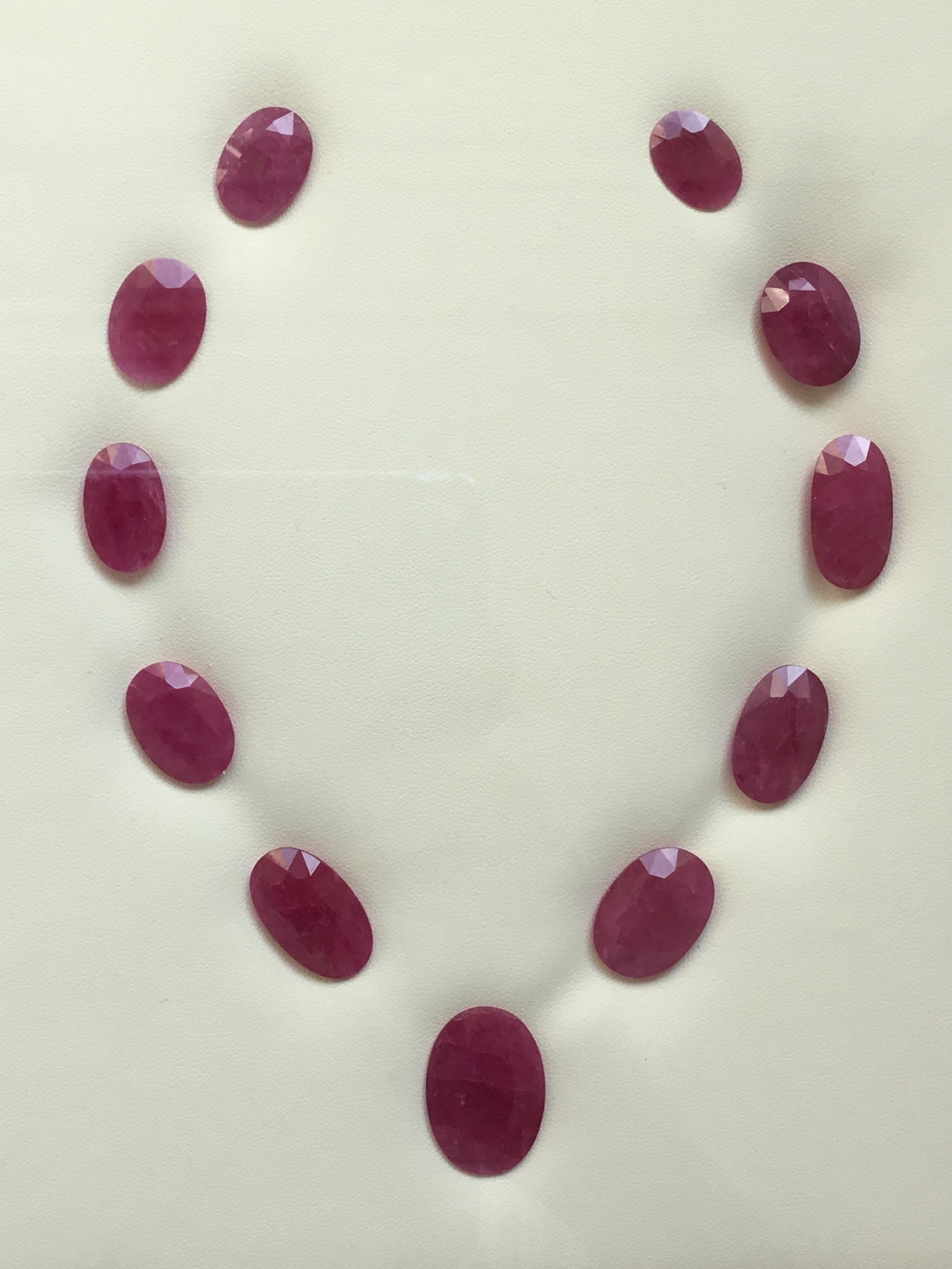 Taille ovale 159.61 Carats Ruby Mozambique Oval Faceted Cut stone Layout Heated Natural Gem en vente