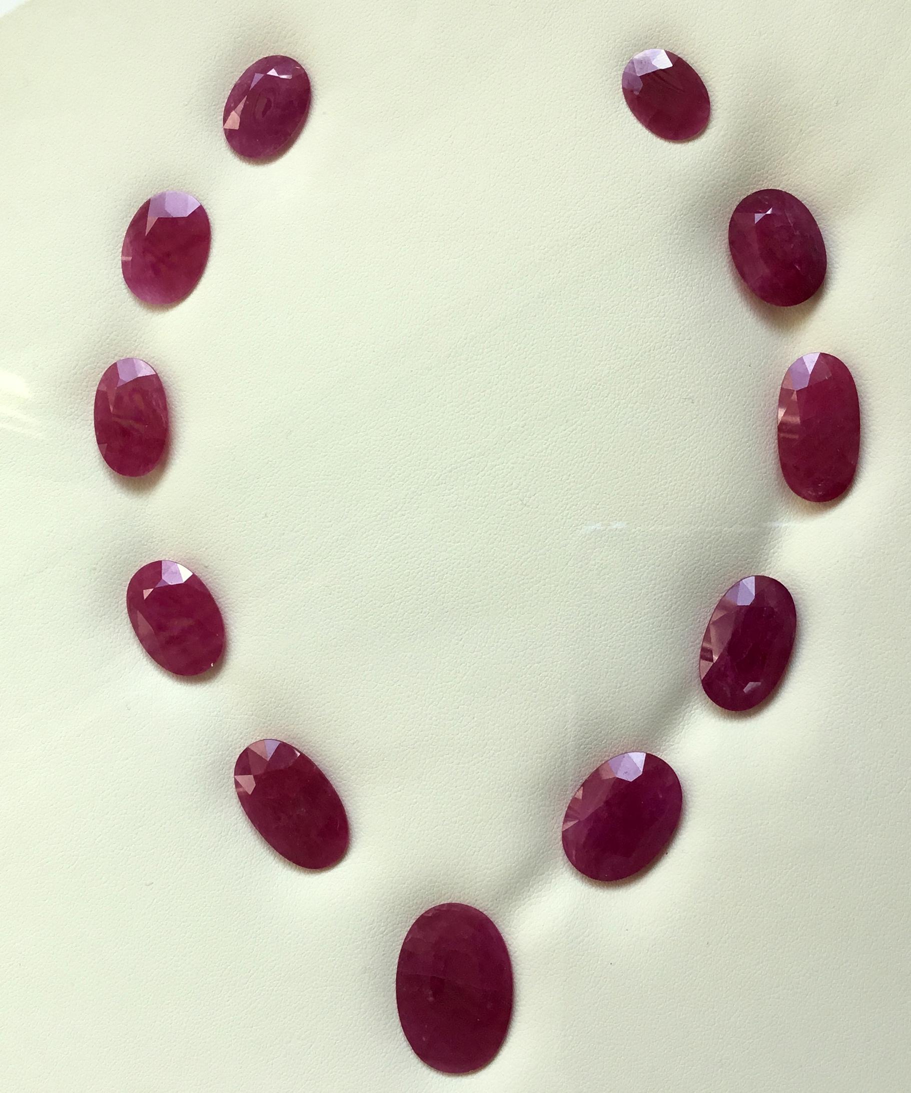 159.61 Carats Ruby Mozambique Oval Faceted Cut stone Layout Heated Natural Gem en vente 2