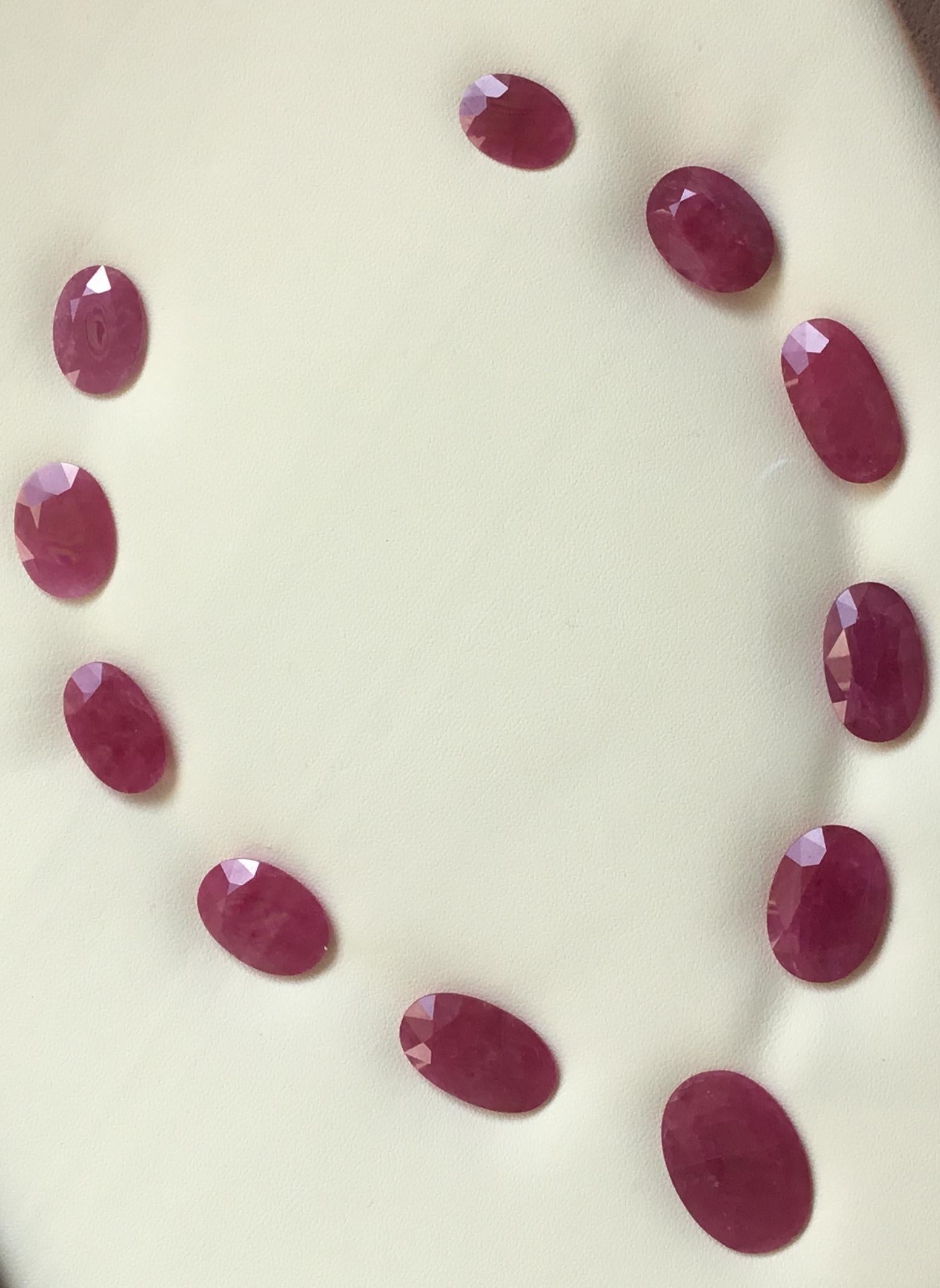 159.61 Carats Ruby Mozambique Oval Faceted Cut stone Layout Heated Natural Gem en vente 3