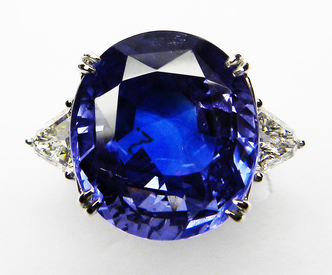 15.97 Carat GRS Certified No Heat Color Change Sapphire Diamond Engagement Ring In New Condition For Sale In Hong Kong, HK