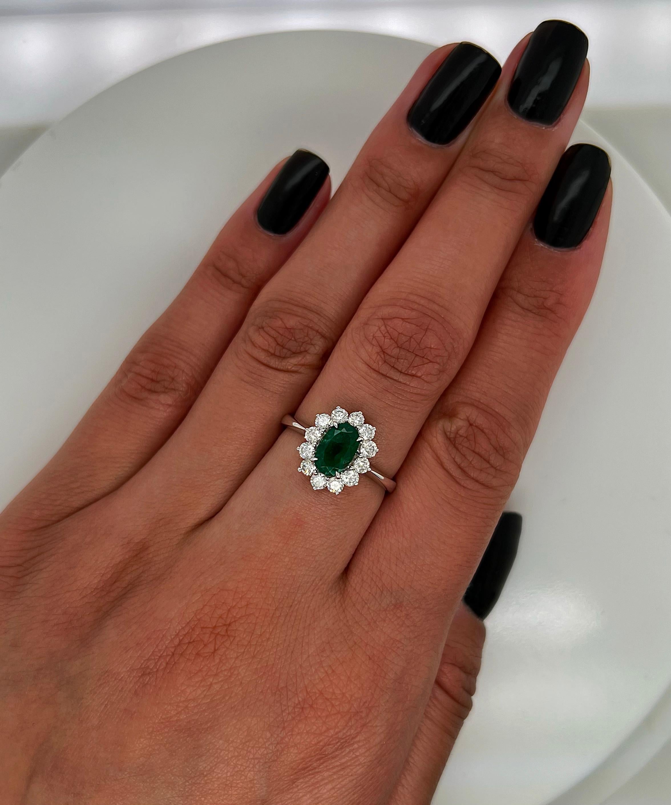 Oval Cut 1.59 Carat Green Emerald and Diamond Ladies Ring For Sale