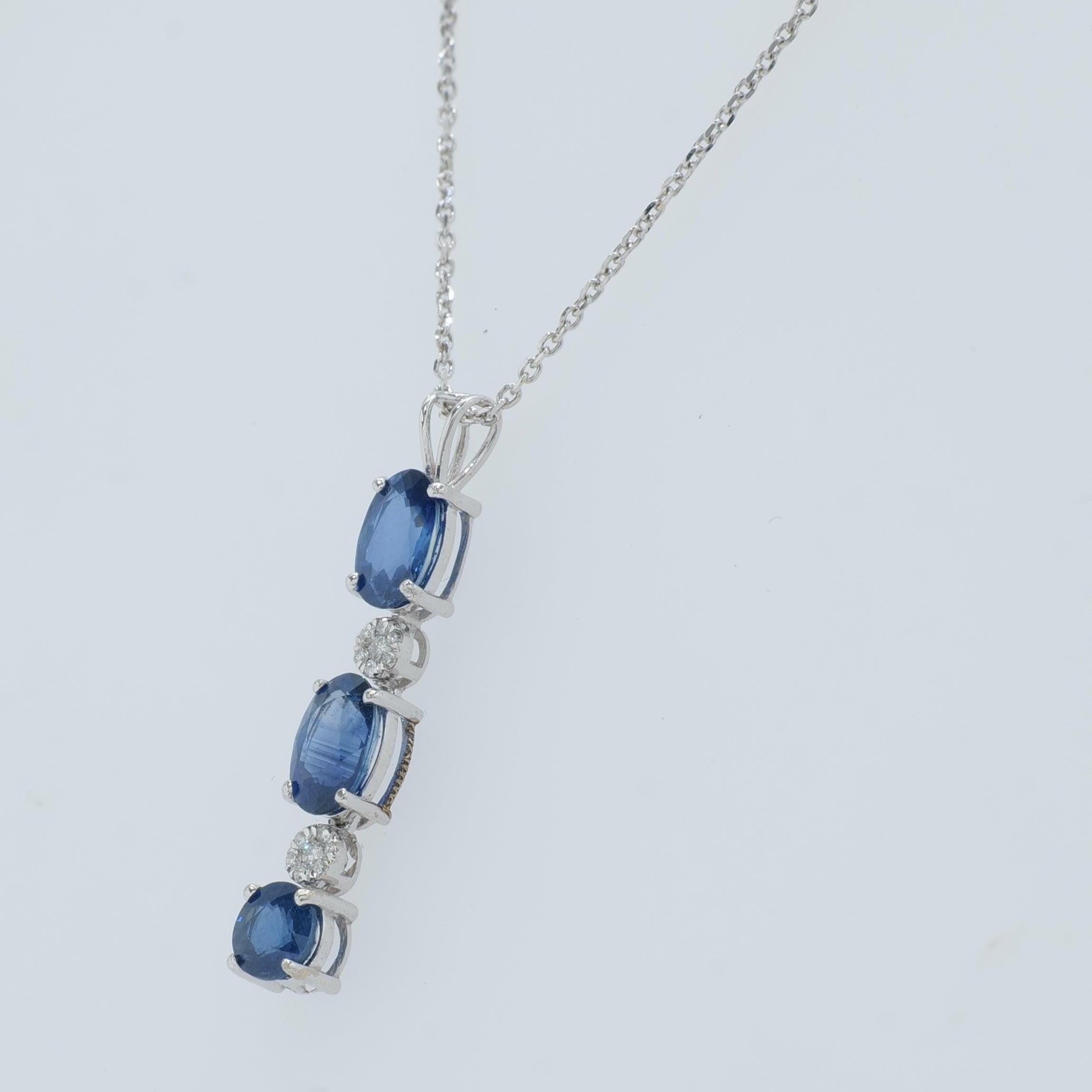 Taglio rotondo Collana con zaffiro blu ovale e diamanti in oro massiccio 14 carati da 1,59 carati (certificato) in vendita