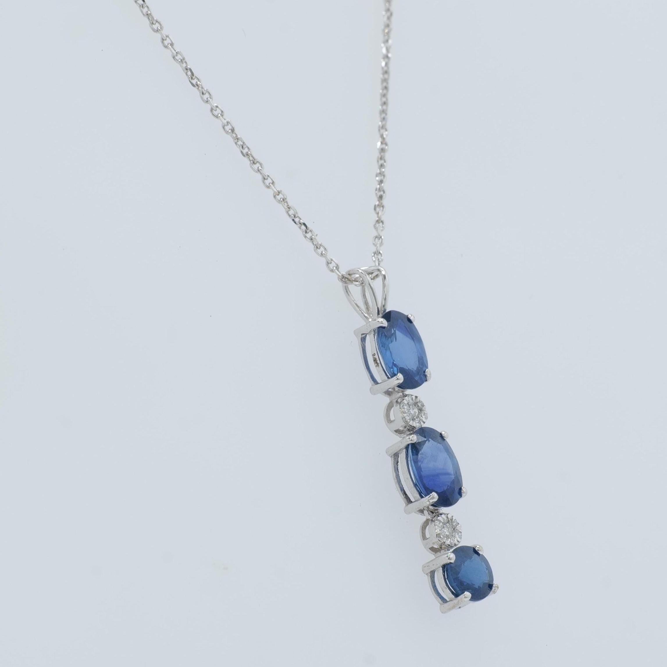 Collana con zaffiro blu ovale e diamanti in oro massiccio 14 carati da 1,59 carati (certificato) In condizioni Nuovo in vendita a New Delhi, DL
