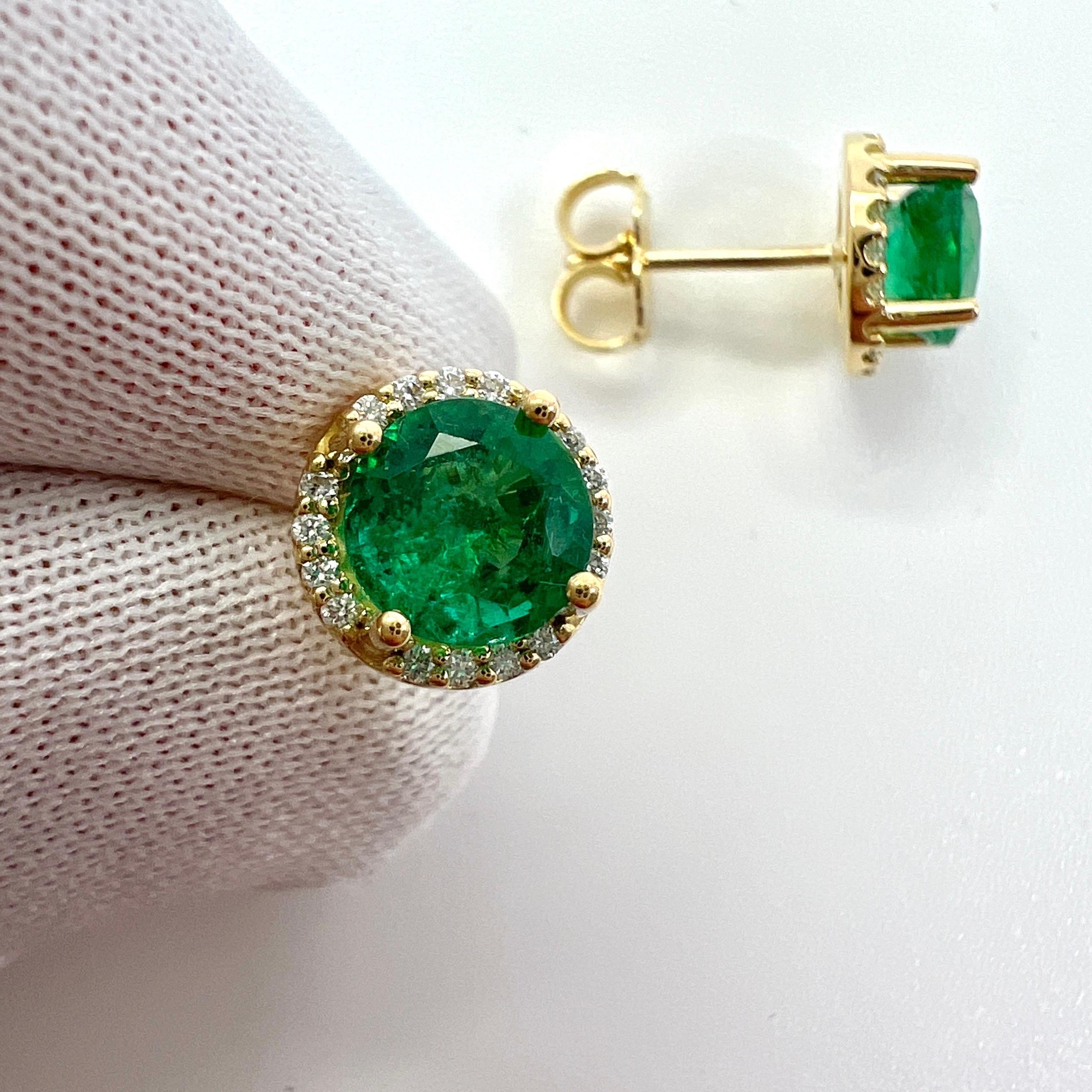 Women's or Men's 1.59 Ct Vivid Green Emerald Diamond Round Cut 18k Yellow Gold Halo Earring Studs For Sale