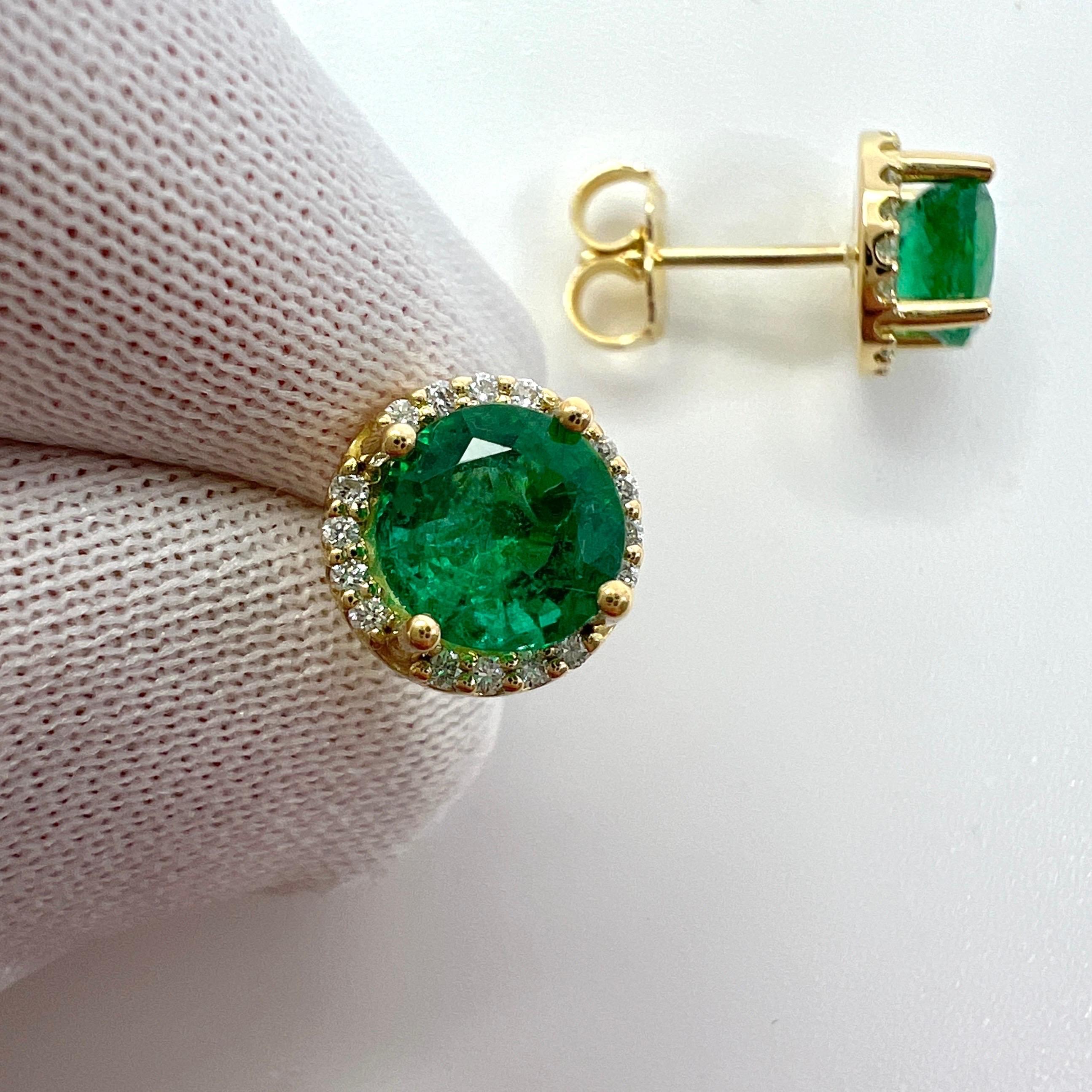 1.59 Ct Vivid Green Emerald Diamond Round Cut 18k Yellow Gold Halo Earring Studs For Sale 1