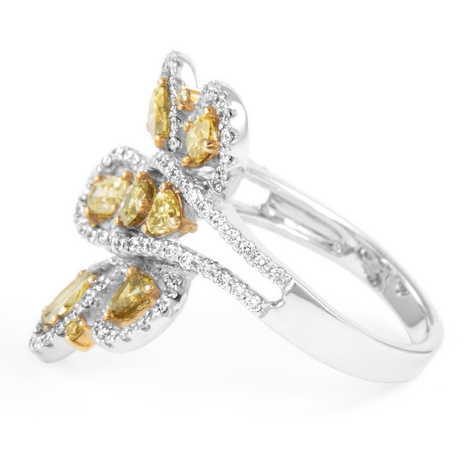 Moderne 1.59ctt Greenish Brownish Yellow Diamond Floral Ring 18k en vente