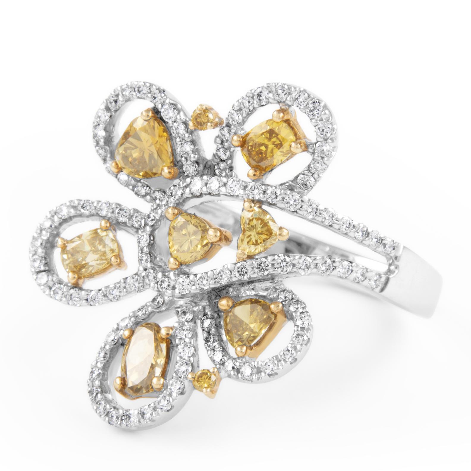 Taille coussin 1.59ctt Greenish Brownish Yellow Diamond Floral Ring 18k en vente