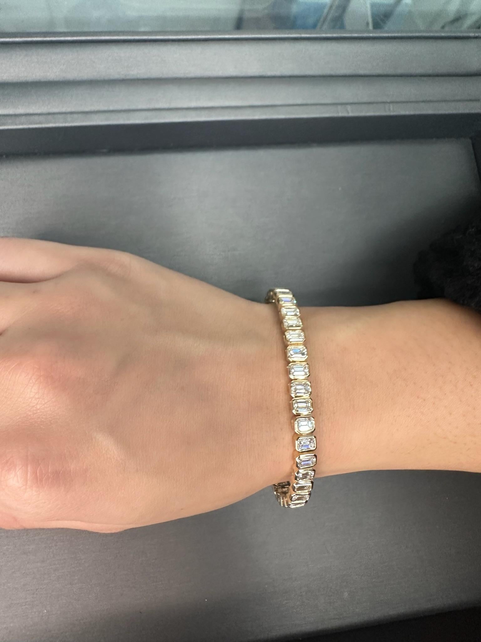 15CT Bezel Set Emerald Shape Diamond Tennis Bracelet in 14K Yellow Gold In New Condition For Sale In Miami, FL
