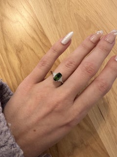 Anello con tormalina cromo da 1,5 carati e accenti di diamanti naturali in oro bianco 14 carati CU 9x5