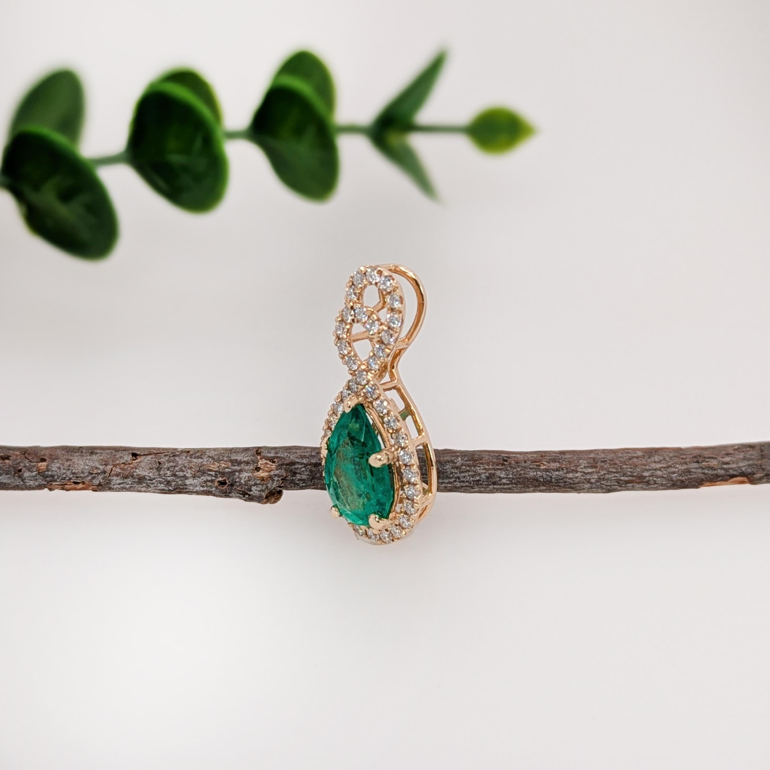 Art Deco 1.5ct Colombian Emerald Pendant w Natural Diamond Halo in Solid 14K Yellow Gold For Sale