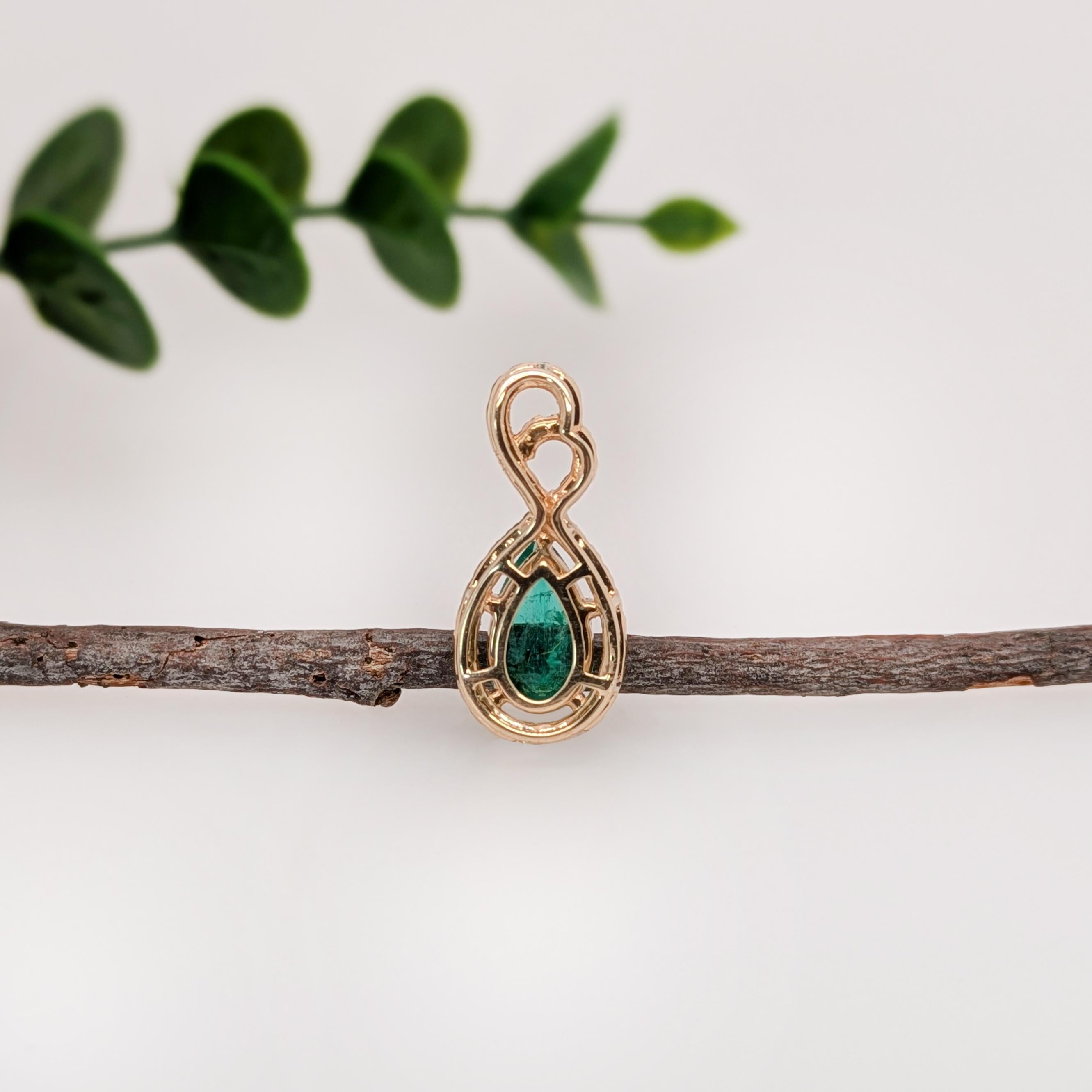 Pear Cut 1.5ct Colombian Emerald Pendant w Natural Diamond Halo in Solid 14K Yellow Gold For Sale