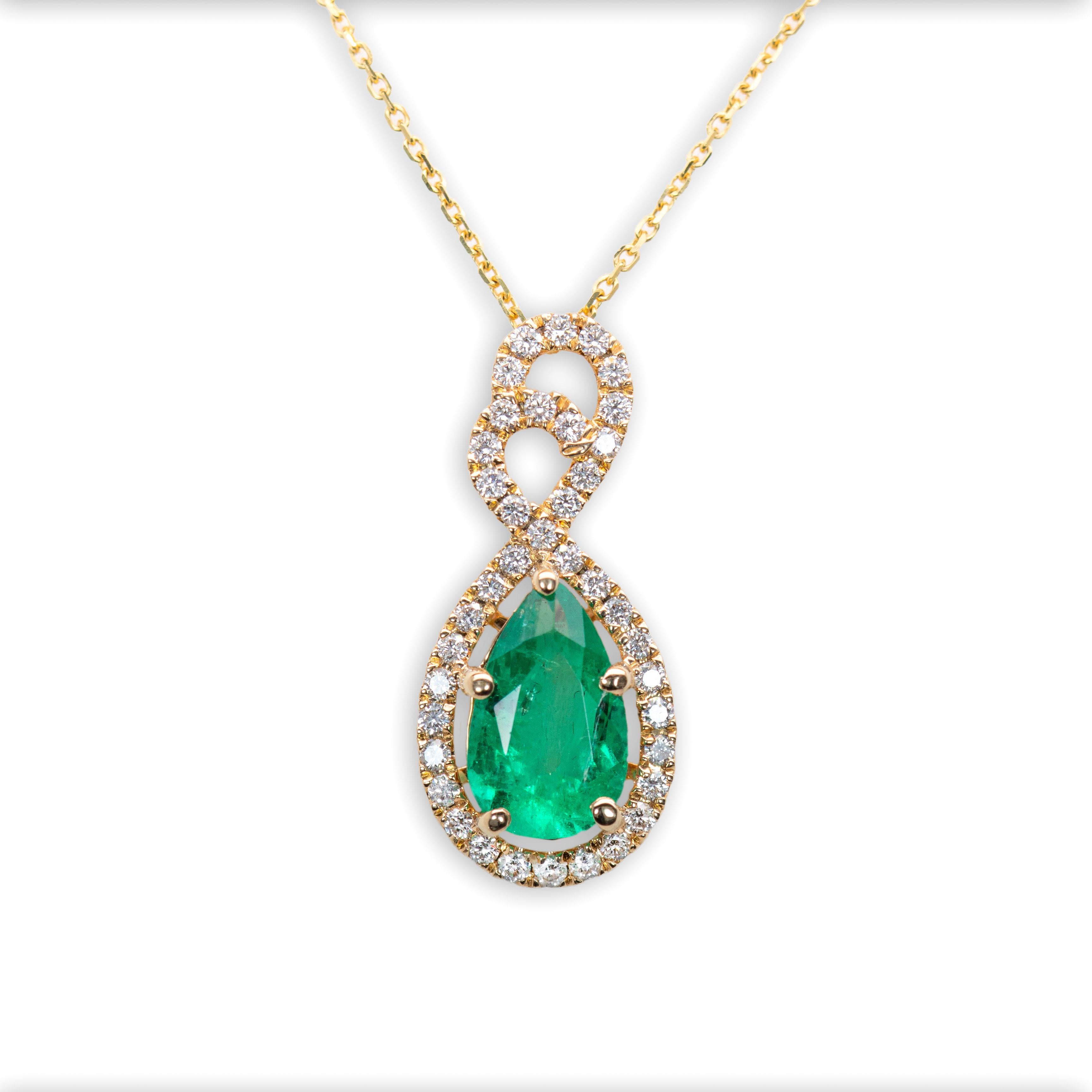 Women's 1.5ct Colombian Emerald Pendant w Natural Diamond Halo in Solid 14K Yellow Gold For Sale