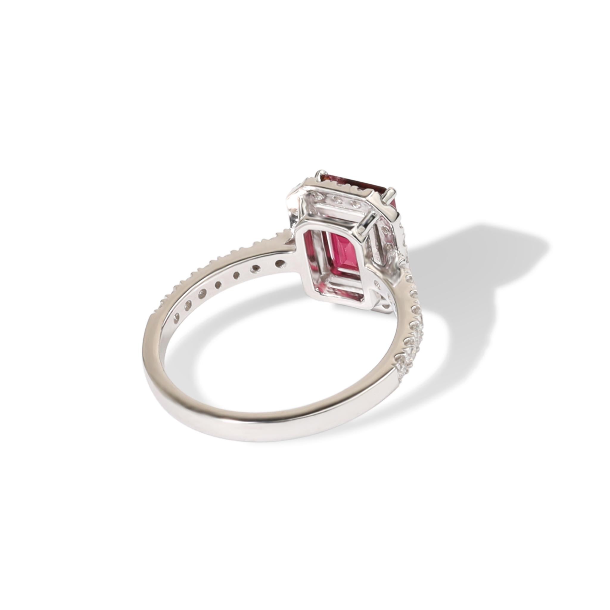 Anello da cocktail con tormalina rubellite da 1,5 carati e diamanti da 0,5 carati, bianco 18 carati in vendita 7