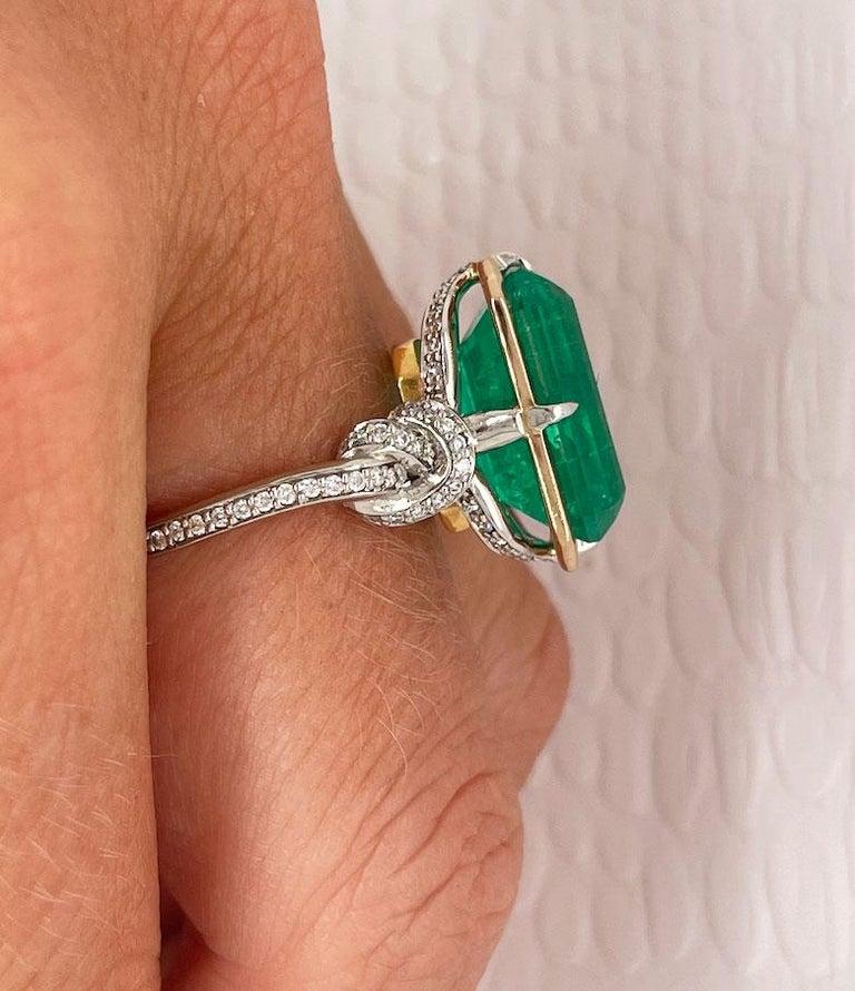 15 Carat Emerald Forget Me Knot Ring in 22k and Platinum with Diamonds In New Condition For Sale In Brisbane, AU