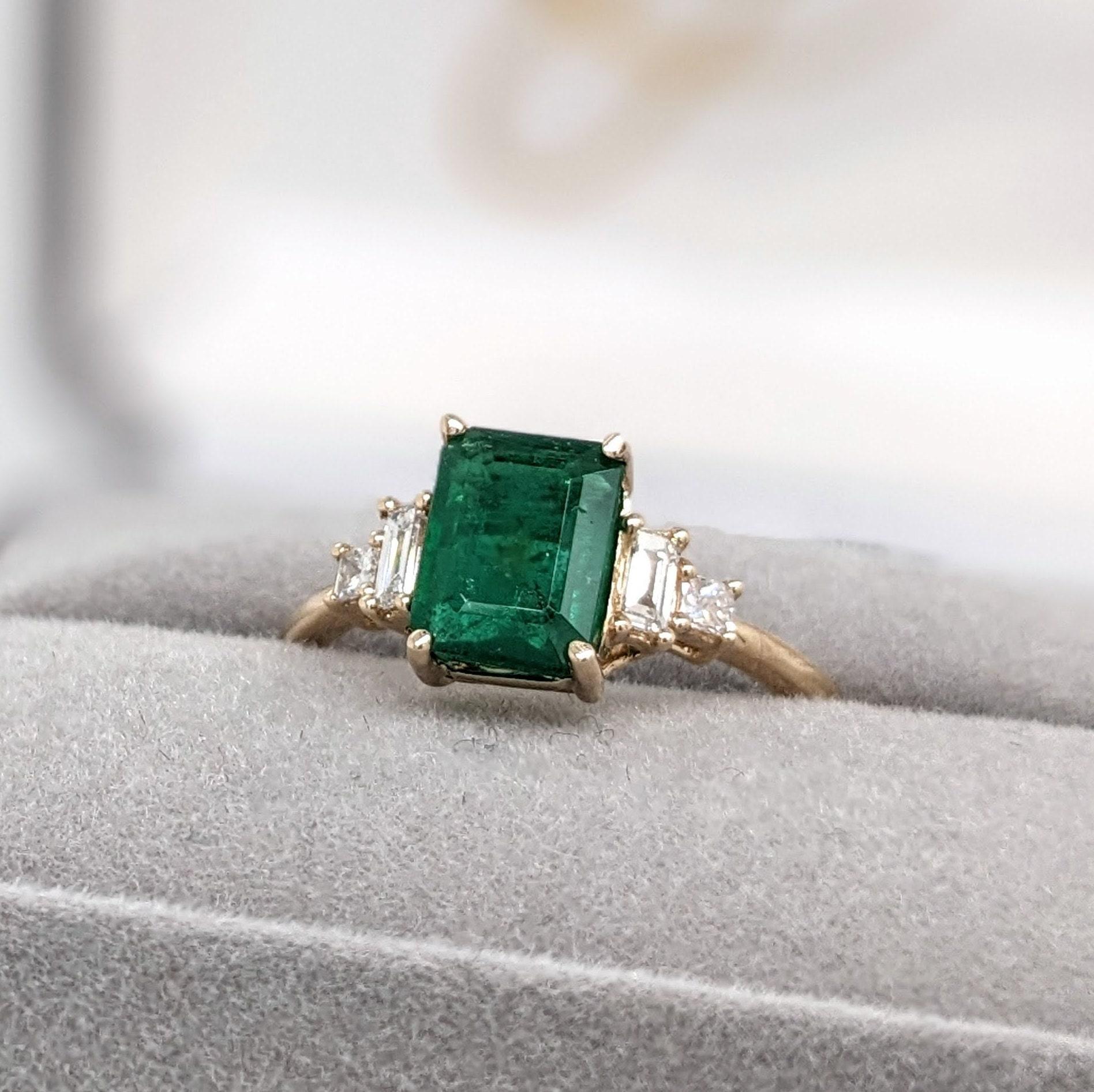 Women's 1.5ct Emerald Ring w Earth Mined Diamonds in Solid 14K Yellow Gold EM 8x6mm For Sale