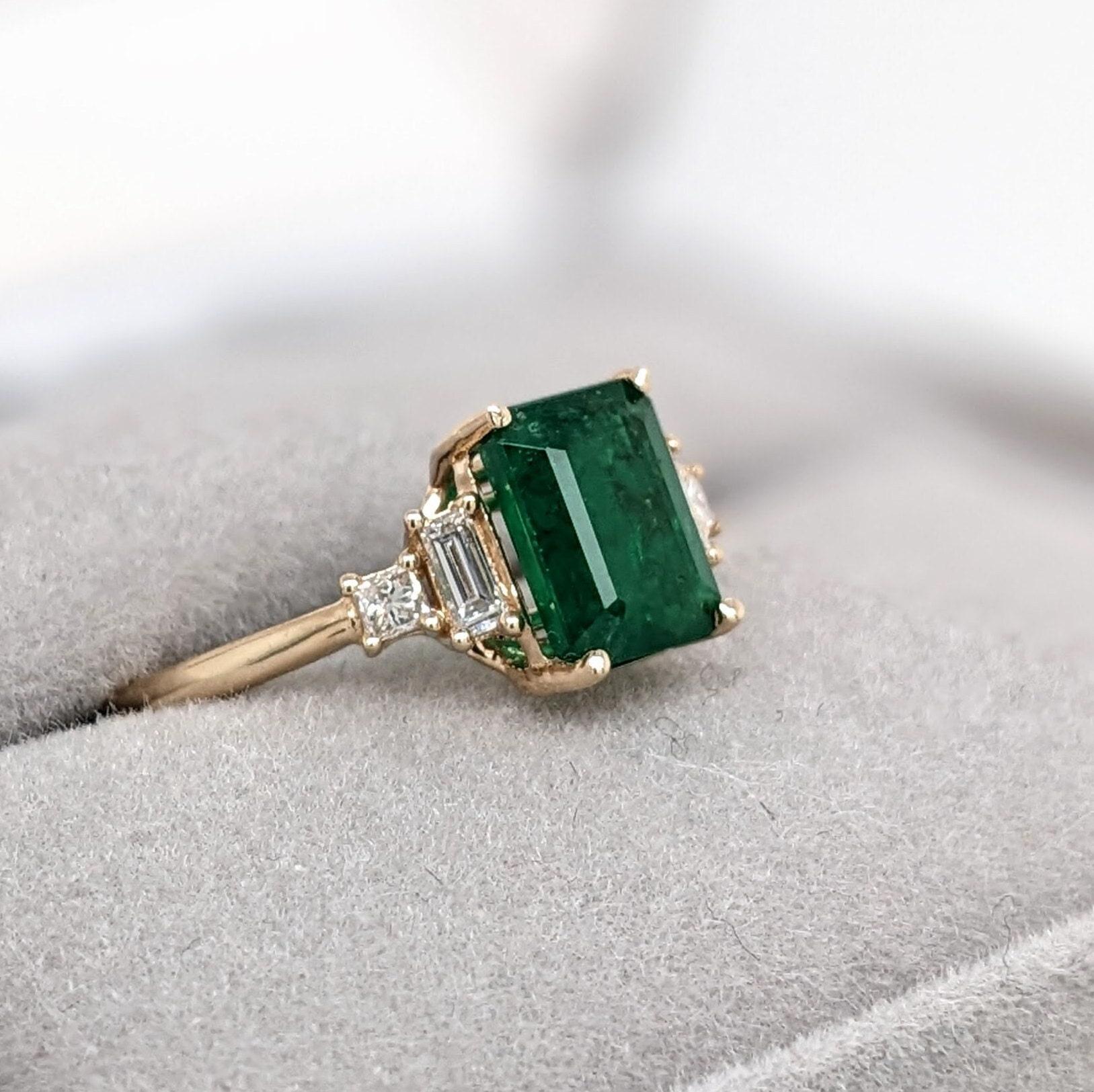 1.5ct Emerald Ring w Earth Mined Diamonds in Solid 14K Yellow Gold EM 8x6mm For Sale 2