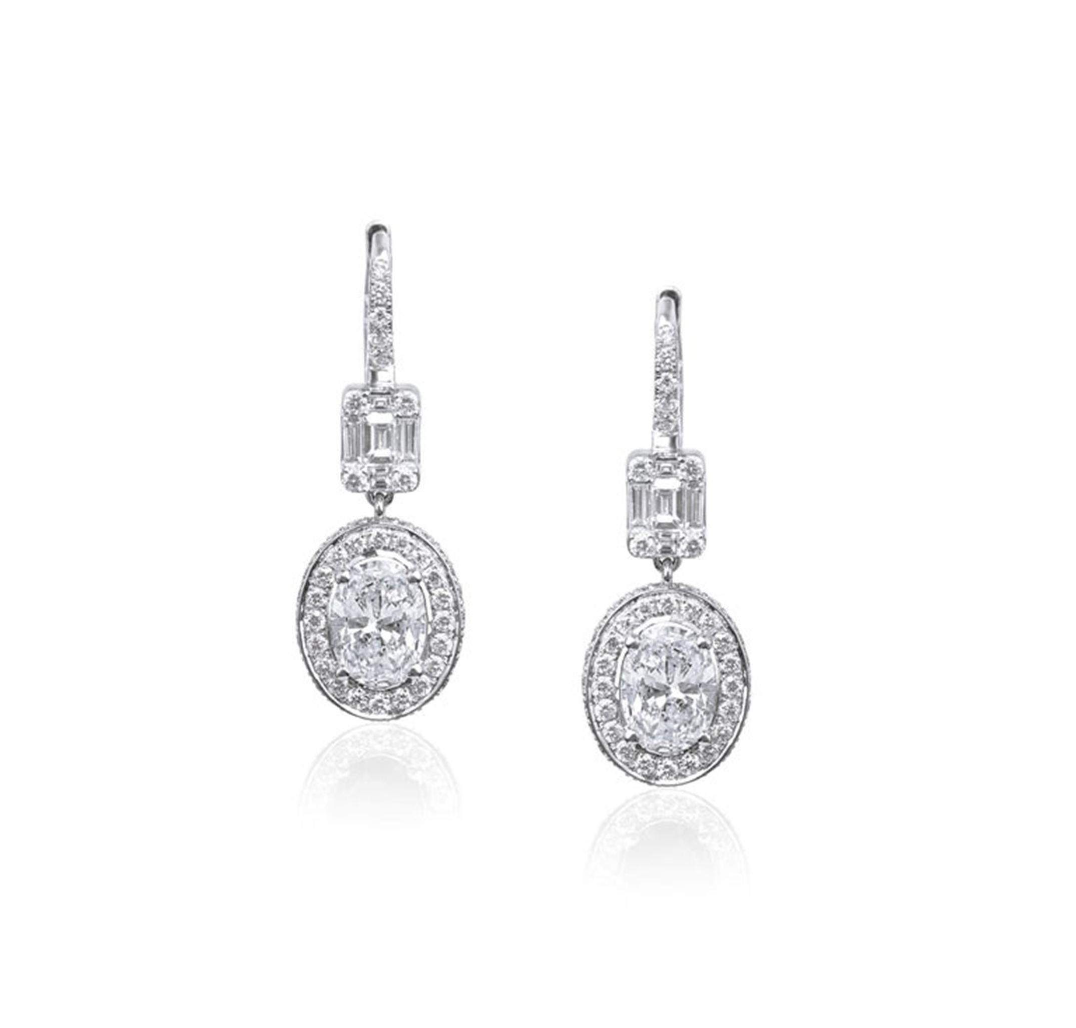 1,5ct GIA Diamant-Halo-Ohrringe mit Ovalschliff aus 18 Karat Weißgold mit Baguetten im Angebot 1