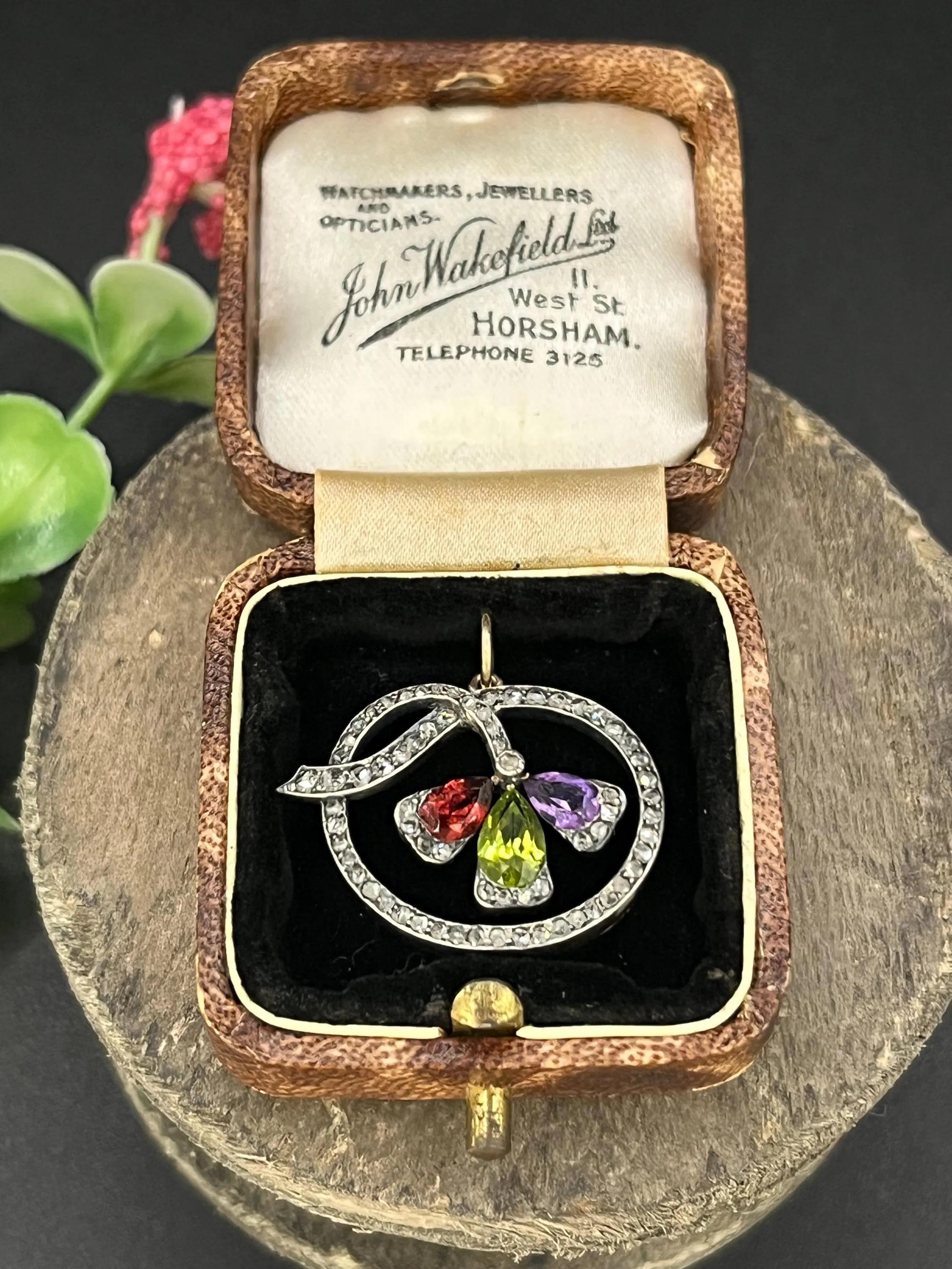 15ct Gold and Silver, Edwardian Garnet, Amethyst, Peridot & Rose Diamond Pendent In Good Condition For Sale In Brighton, GB