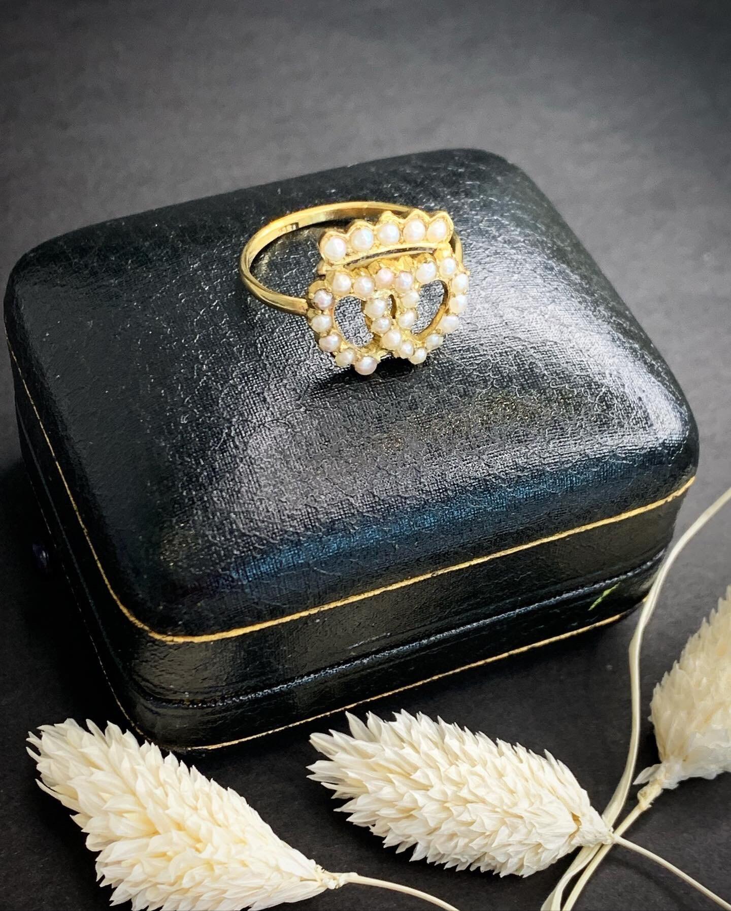 Antique Sweetheart Ring

Double Sweetheart Conversion From Pin to Ring

15ct Gold Set with Gorgeous Seed Pearls

Circa 1900

UK Size S 1/2 

US Size 9 1/2

 
Can be resized using our resizing service,
please contact us for more information

All of