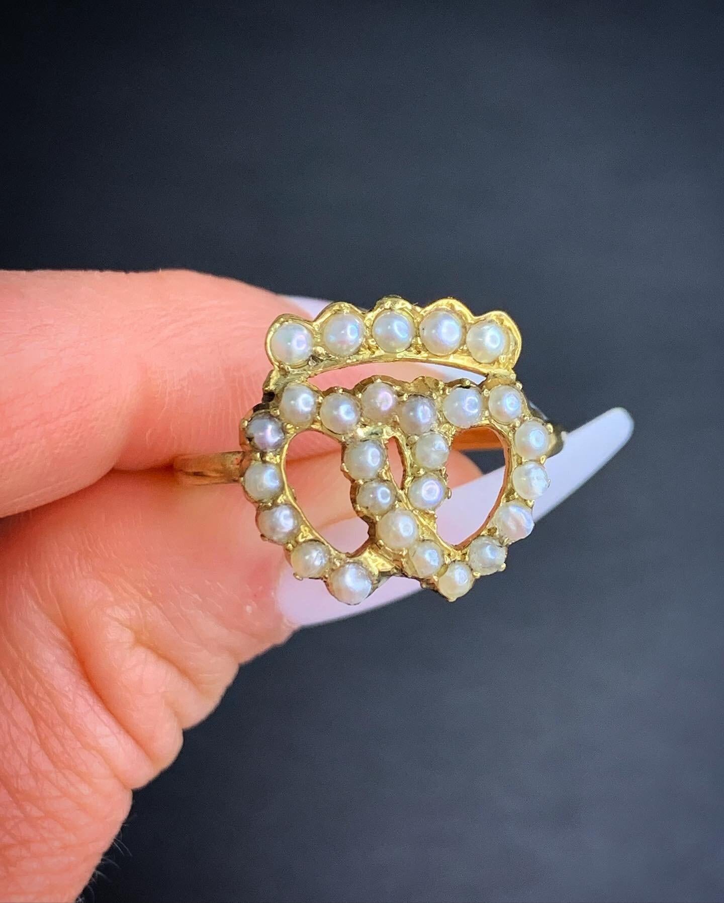 15ct Gold Antique Double Sweetheart Seed Pearl Ring In Good Condition For Sale In Brighton, GB