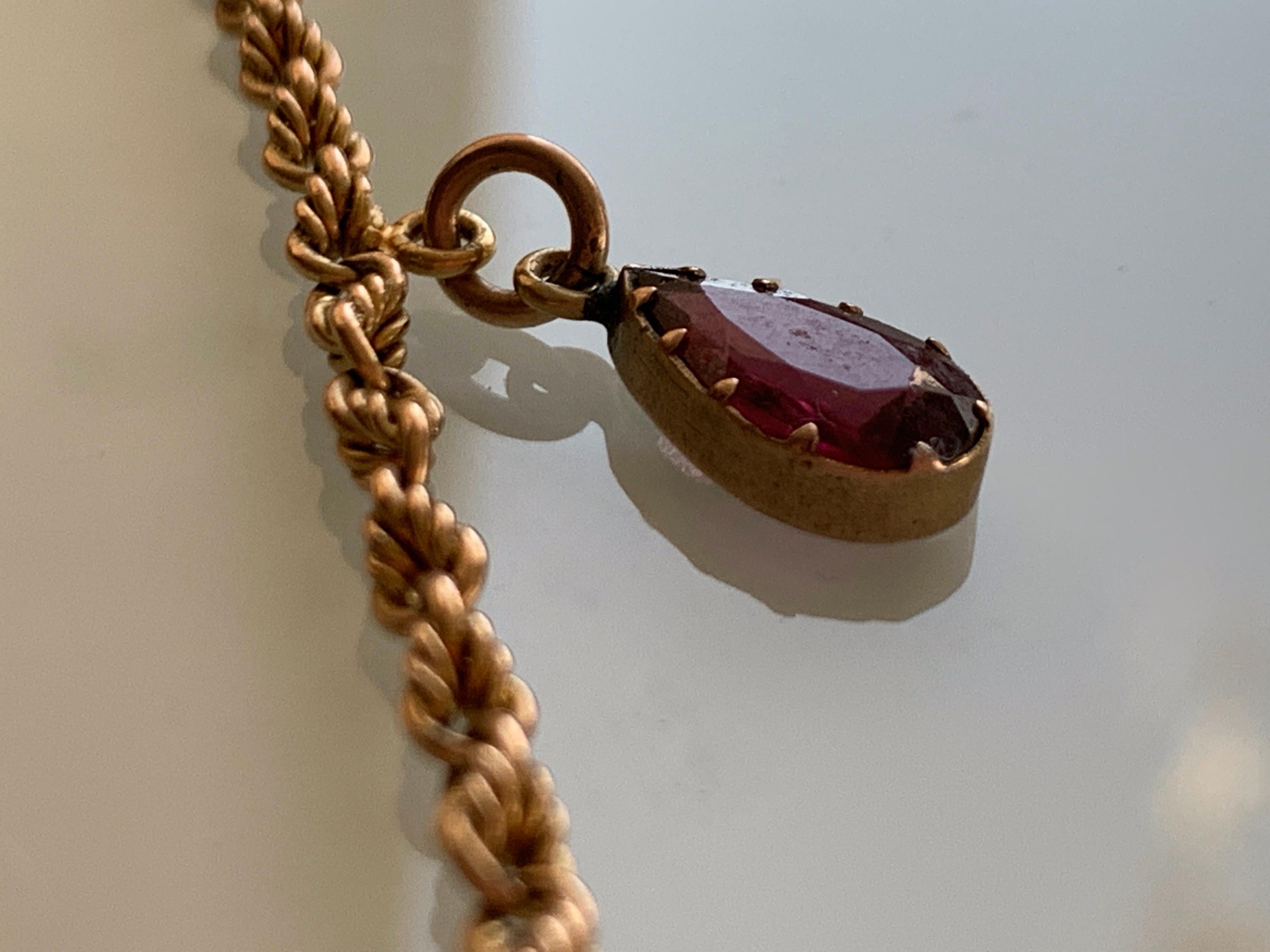 Taille poire Collier ancien en or 15 carats avec pendentifs en forme de cœur et améthyste de 9 carats en vente