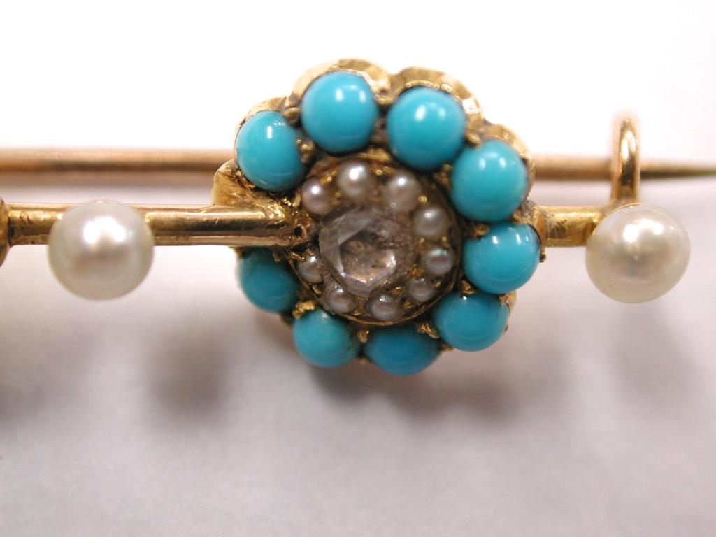 15ct Gold Bar Brooch Set with Turquoise, Seed Pearls and Rose Diamonds, c. 1880 In Good Condition In London, GB