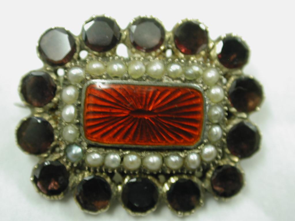 15ct Gold Brooch Set With Seed Pearls,Almandine Garnets & Enamel,Circa 1850
Still in fine condition with a lovely contrast of red enamel with the pearls and garnets.