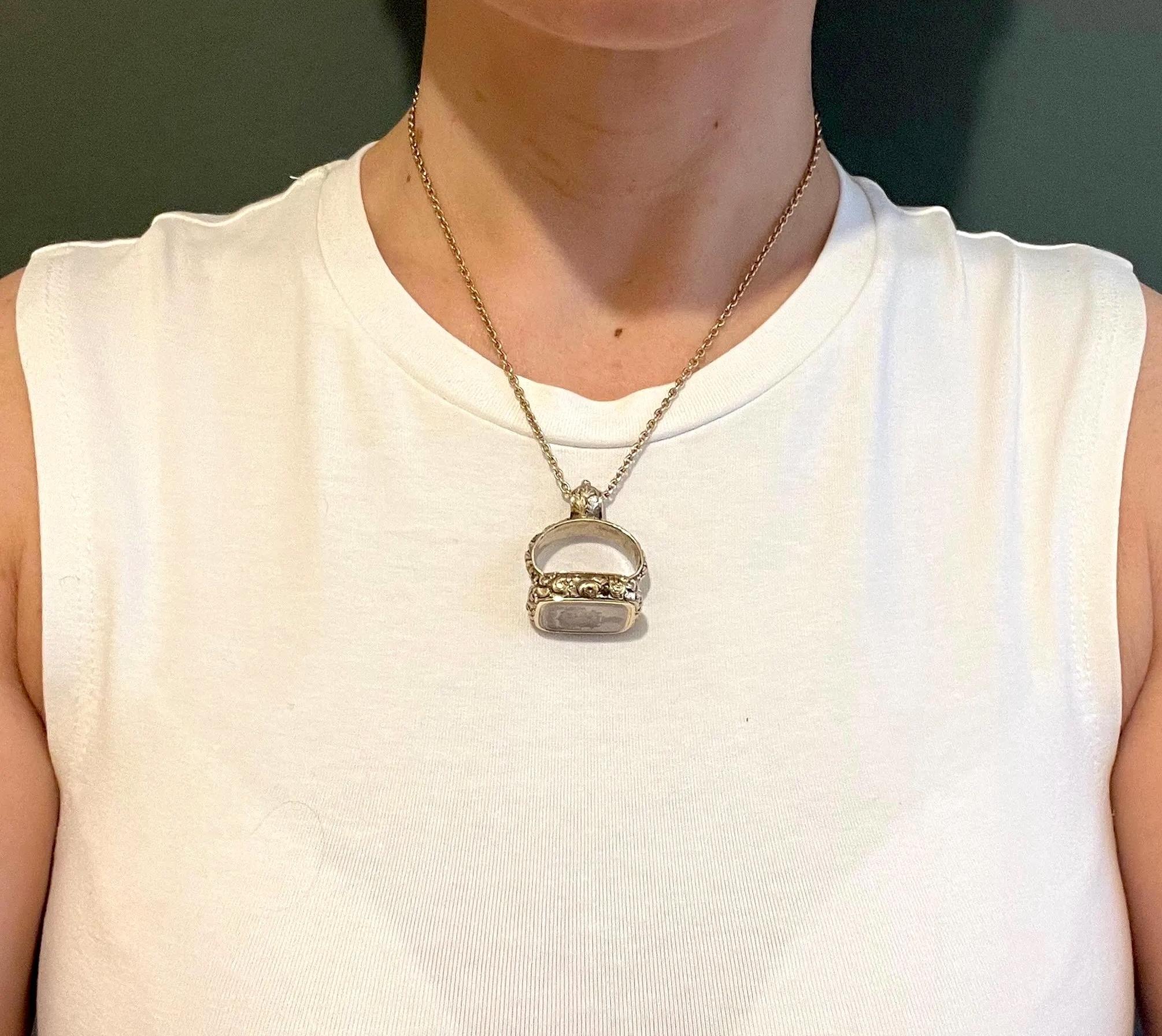 15ct Gold Cased, Victorian Engraved Chalcedony Seal Fob Pendant, Circa 1880 In Good Condition For Sale In Brighton, GB