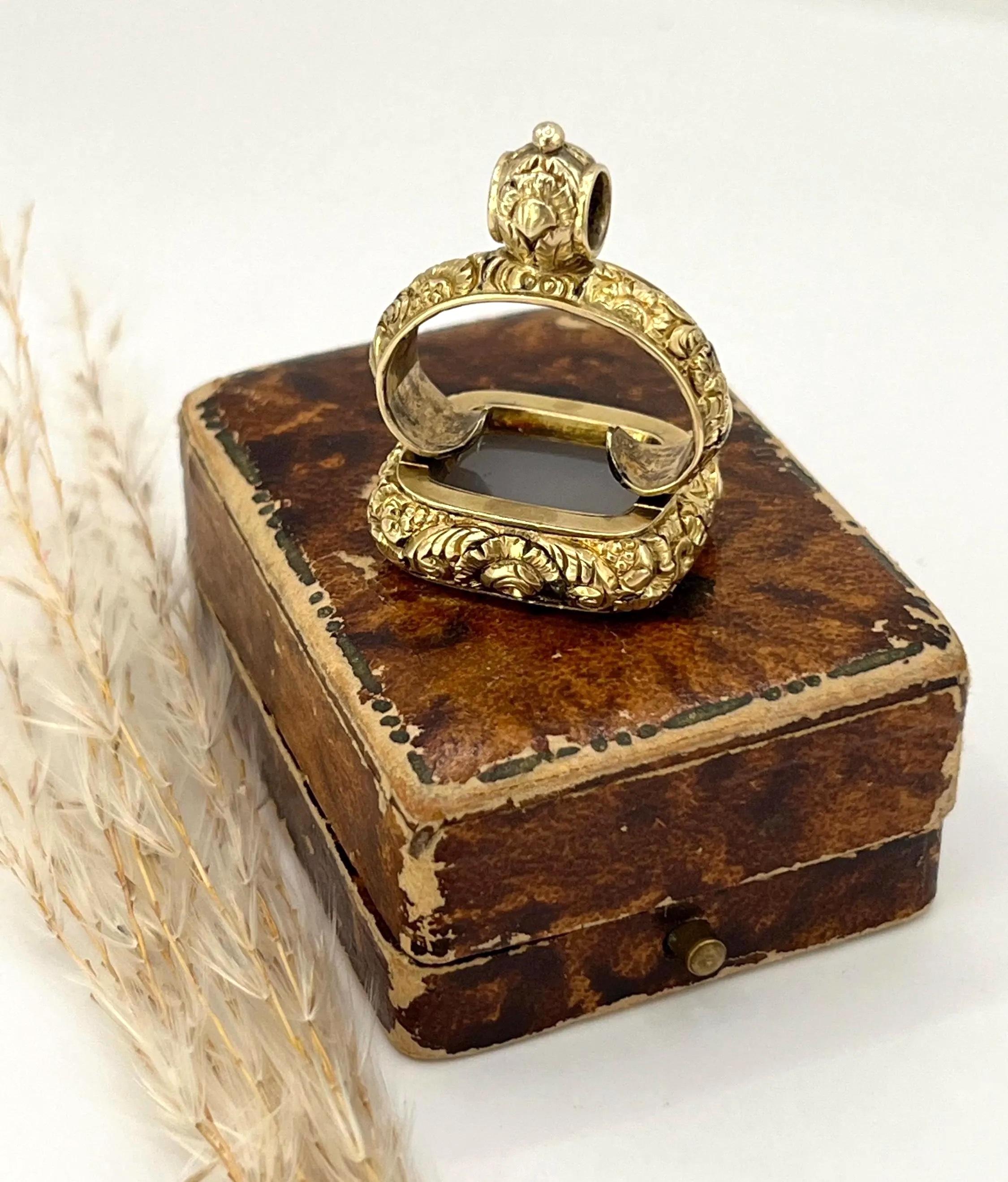 15ct Gold Cased, Victorian Engraved Chalcedony Seal Fob Pendant, Circa 1880 For Sale 1