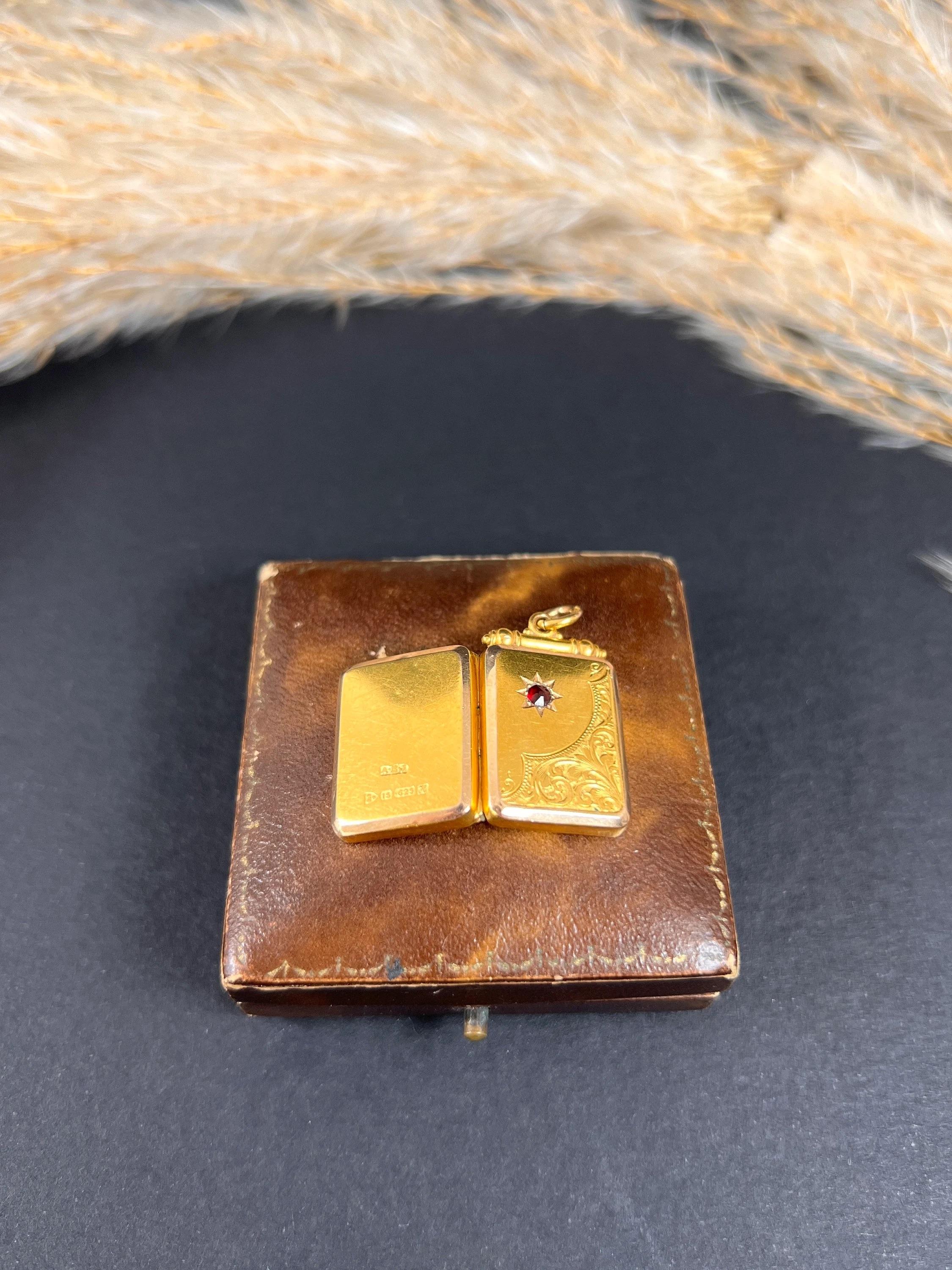 Women's or Men's 15ct Gold Chester Hallmarked 1908 Edwardian Garnet Star Rectangular Locket