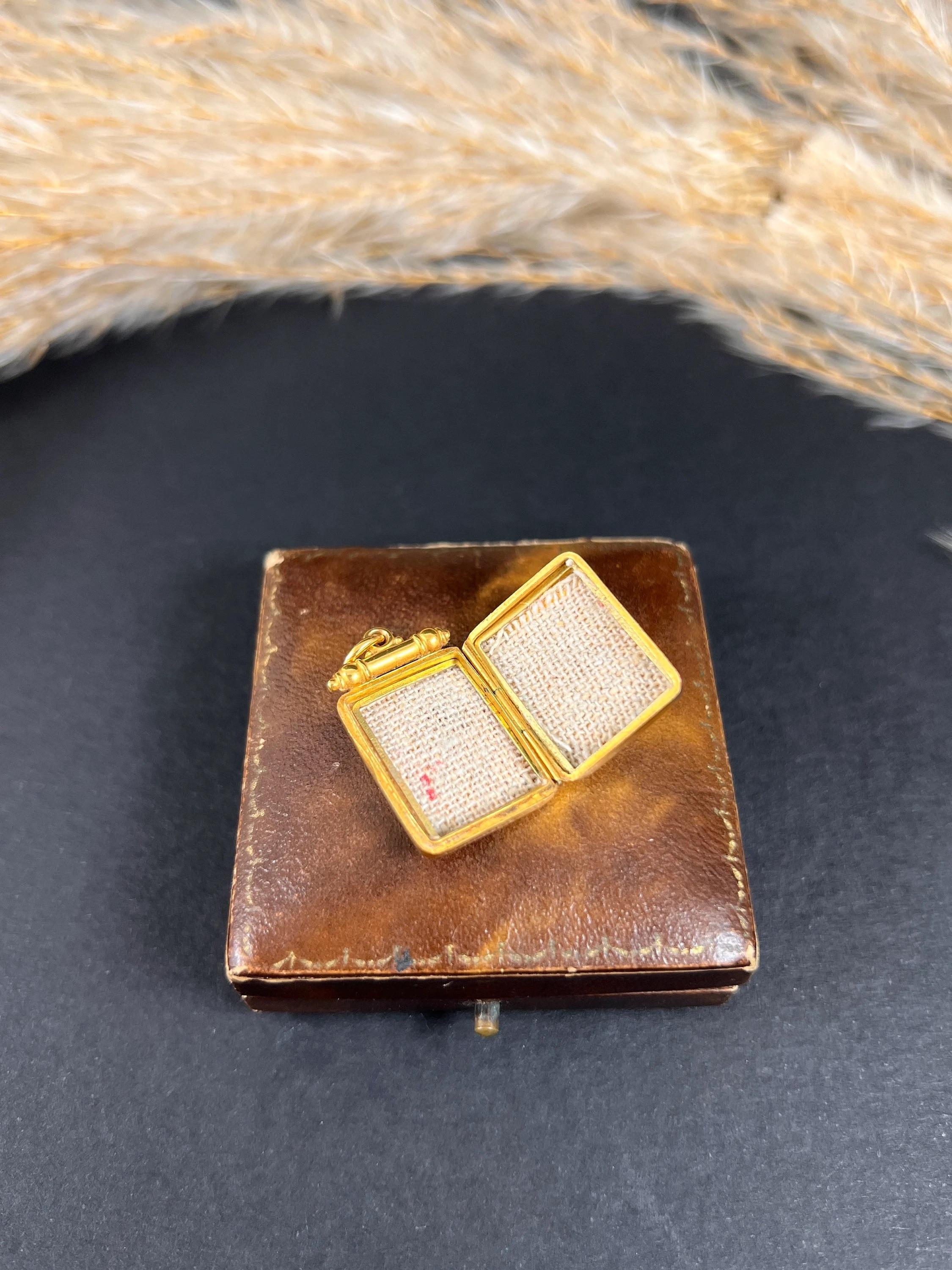 15ct Gold Chester Hallmarked 1908 Edwardian Garnet Star Rectangular Locket 1