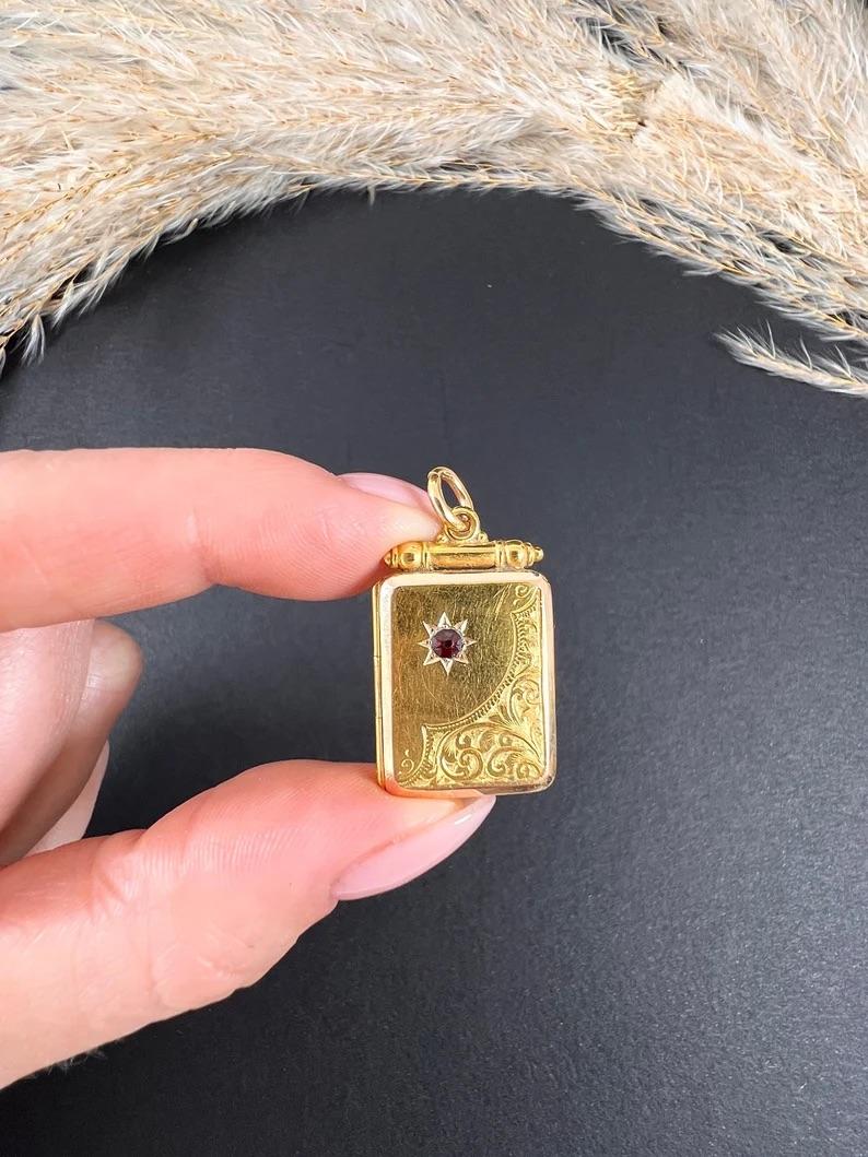 15ct Gold Chester Hallmarked 1908 Edwardian Garnet Star Rectangular Locket 4