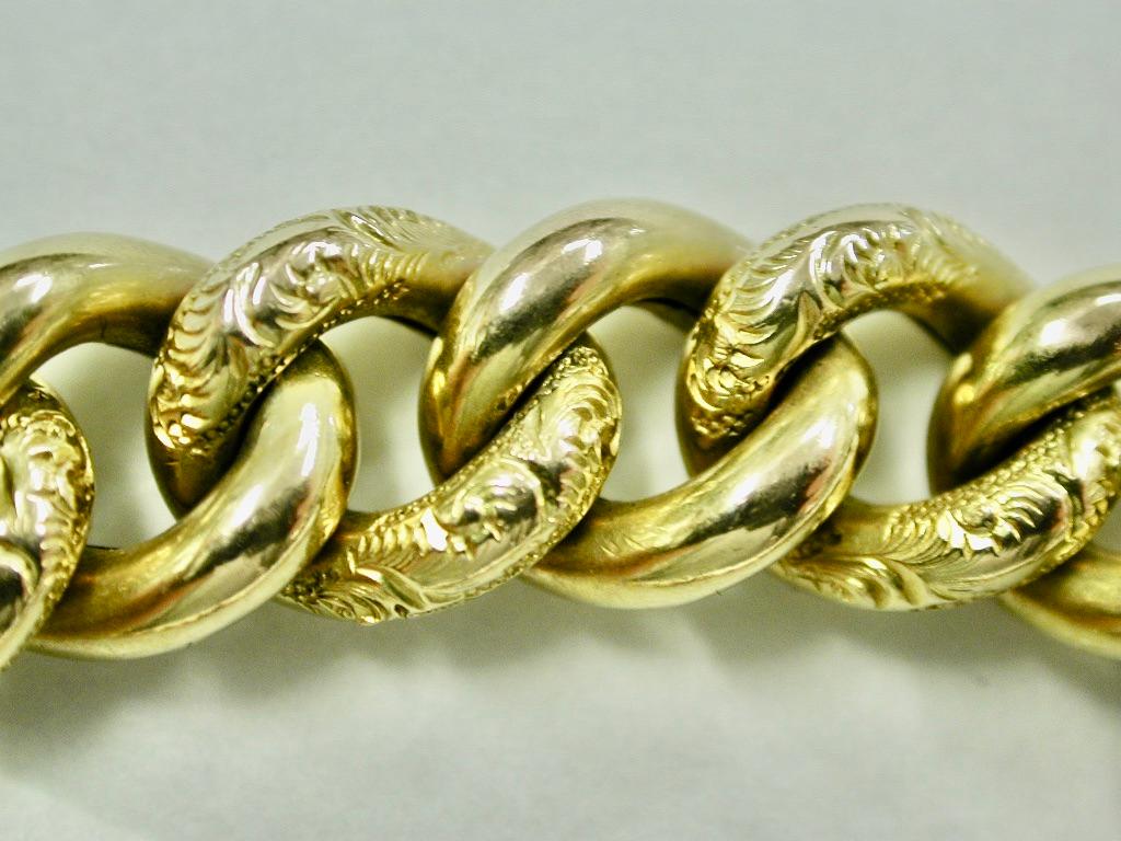 15ct Gold Curb Bracelet,Dated 1899,Made In Birmingham
This bracelet  is heavy quality,every other link is hand chased. 