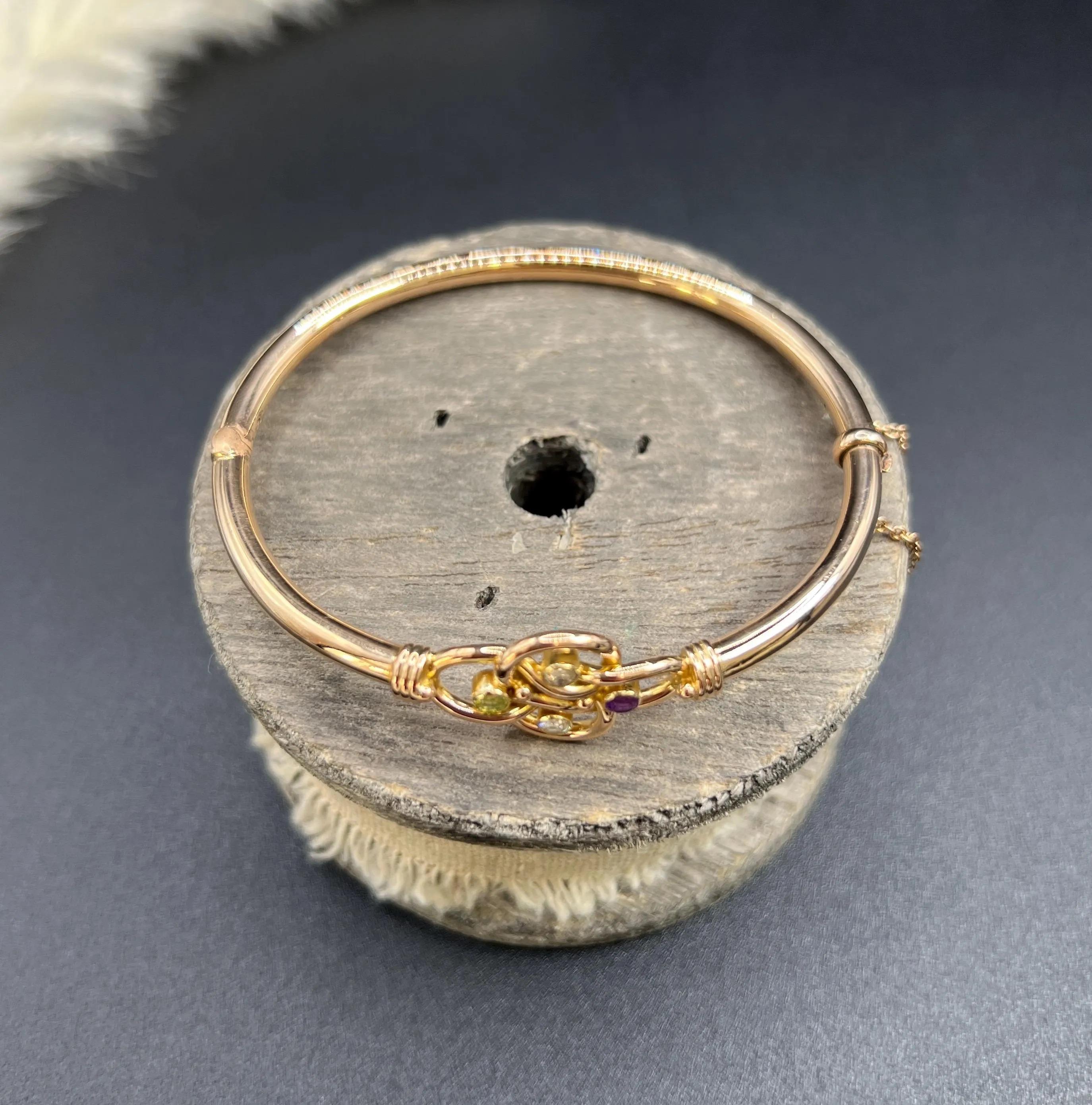 15ct Gold, Edwardian Amethyst, Peridot & Diamond Suffragette Bangle Bracelet In condizioni buone in vendita a Brighton, GB