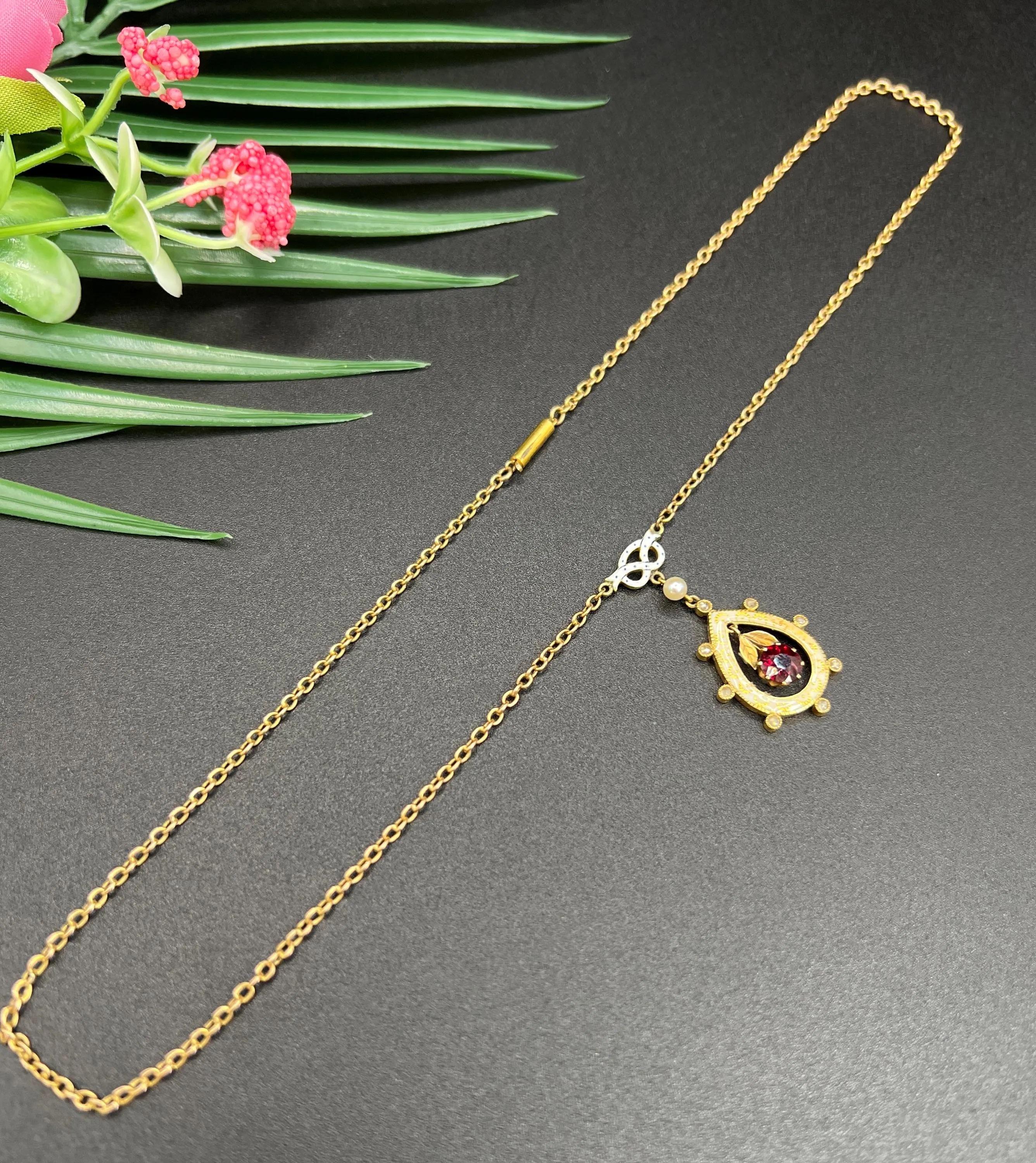 Collar Colgante Lágrima de Oro Eduardiano de 15 Quilates con Granate, Diamante, Perla y Esmalte en venta 6