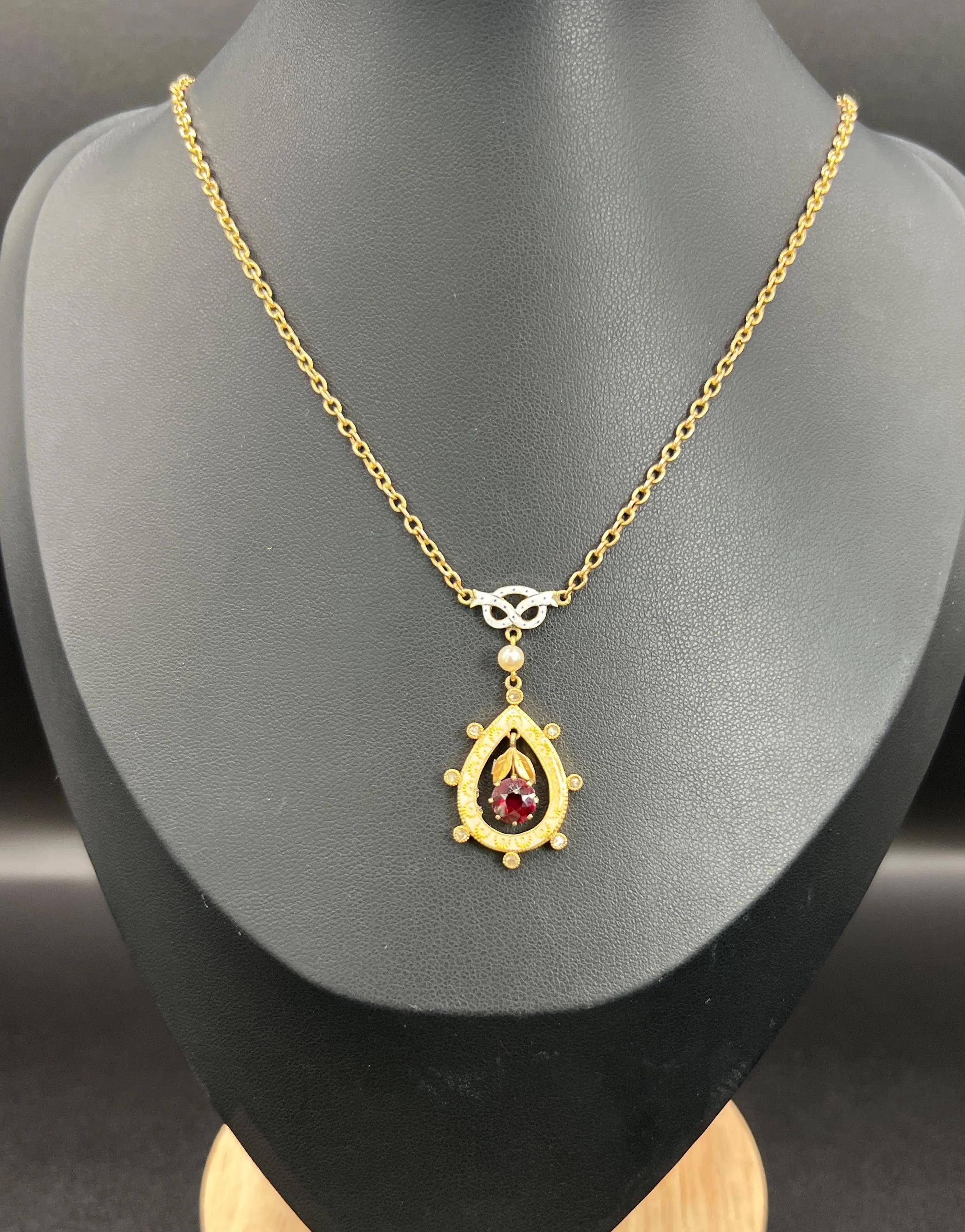 Collar Colgante Lágrima de Oro Eduardiano de 15 Quilates con Granate, Diamante, Perla y Esmalte en Bueno estado para la venta en Brighton, GB