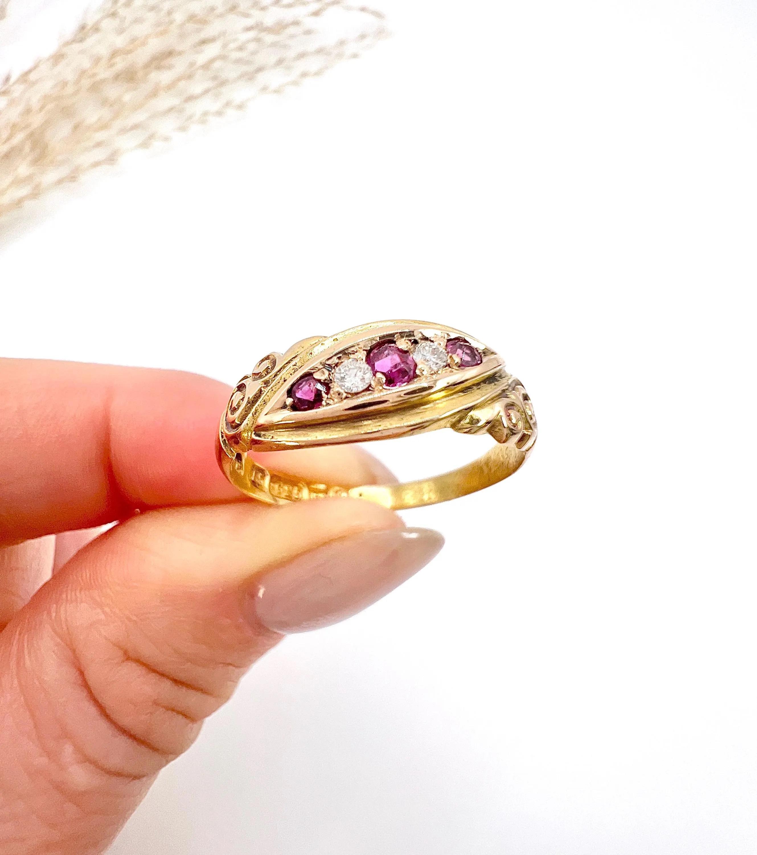 15ct Gold. Edwardian Ruby & Diamond 5 Stone Ring. Hallmarked Birmingham 1900 For Sale 1