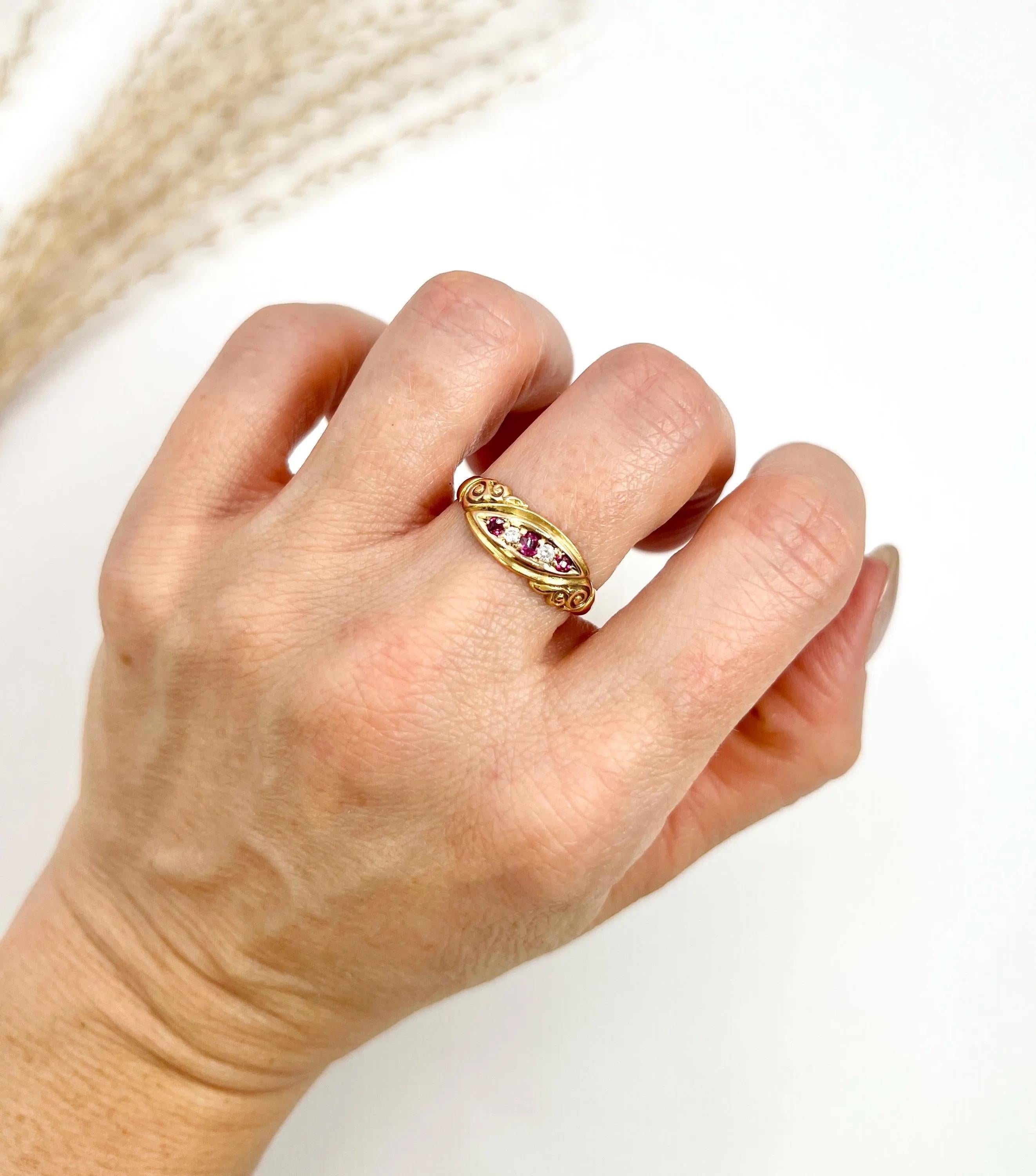 15ct Gold. Edwardian Ruby & Diamond 5 Stone Ring. Hallmarked Birmingham 1900 For Sale 4