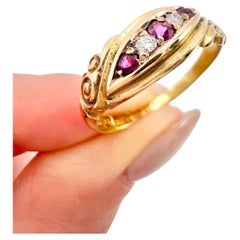 15ct Gold. Edwardian Ruby & Diamond 5 Stone Ring. Hallmarked Birmingham 1900