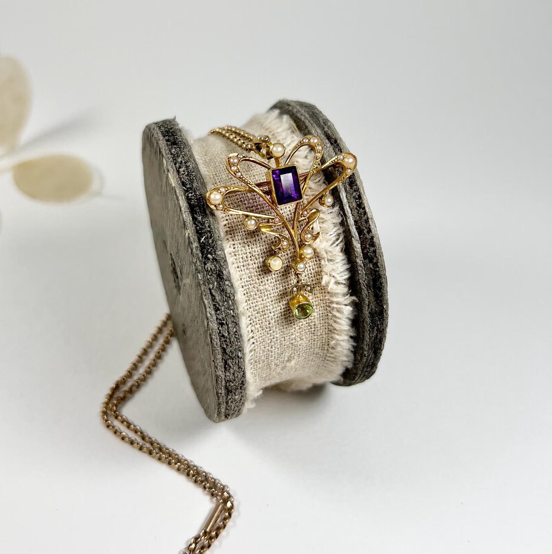 Femenino o masculino Colgante Sufragista Eduardiano de Oro de 15 Quilates Peridoto Amatista Perlas y Diamantes en venta