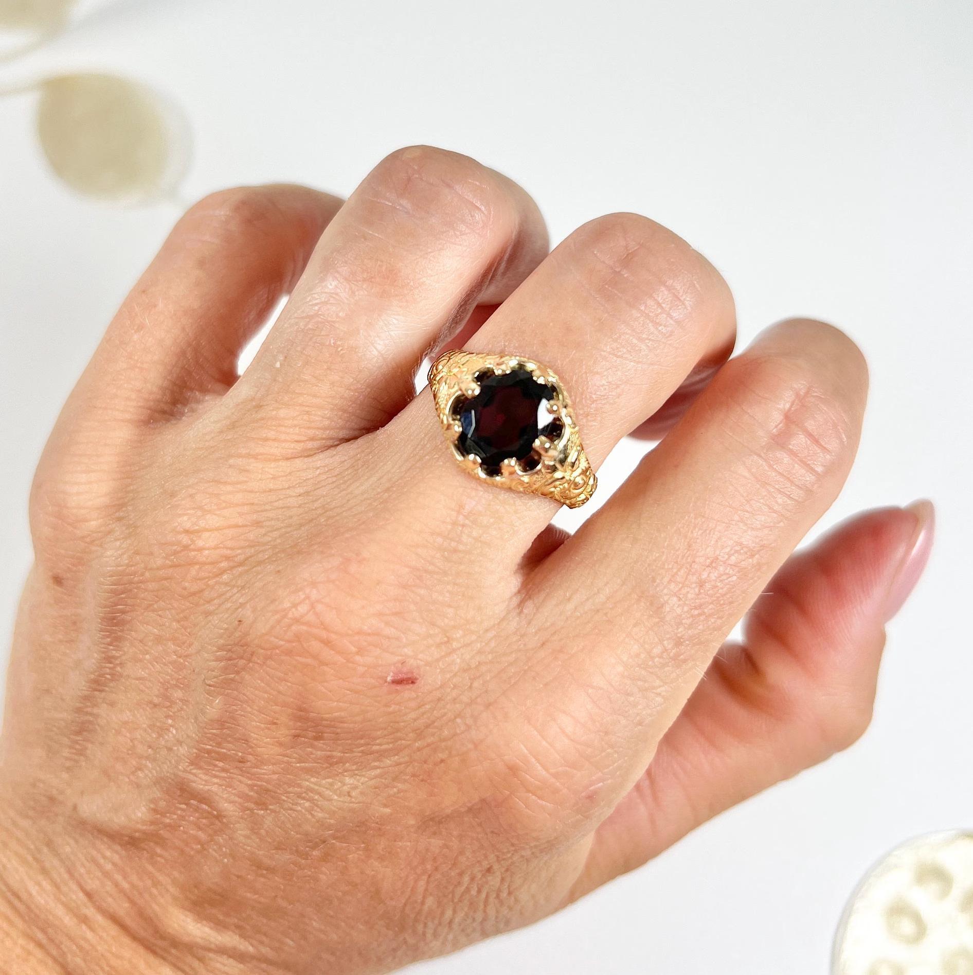 15ct Gold Fancy Victorian Faceted Oval Garnet Ring Hallmarked Birmingham 1890 For Sale 6