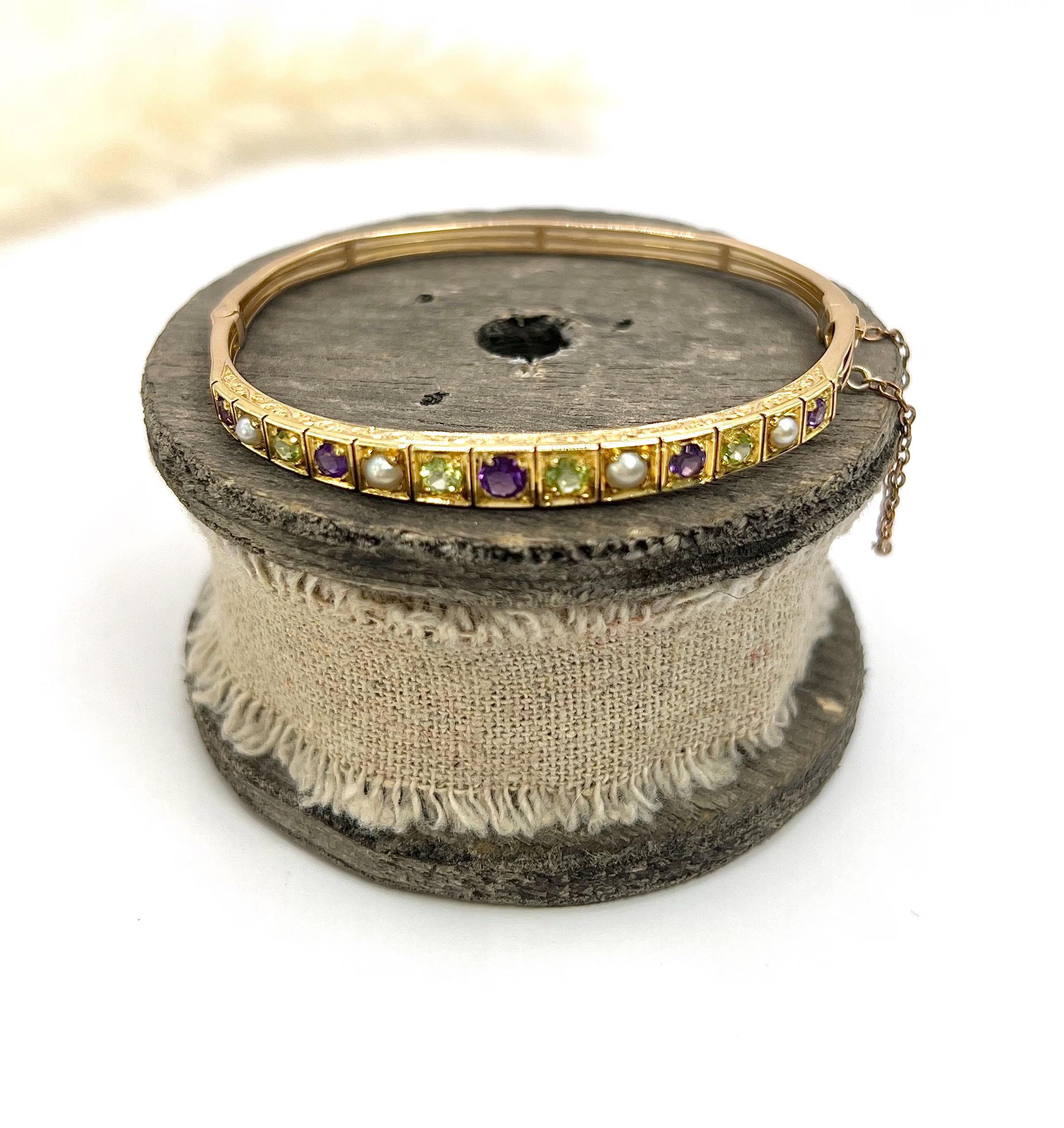 Pulsera Sufragista Eduardiana Graduada de Oro de 15 Quilates con Amatista, Peridoto y Perla en Semilla en Bueno estado para la venta en Brighton, GB