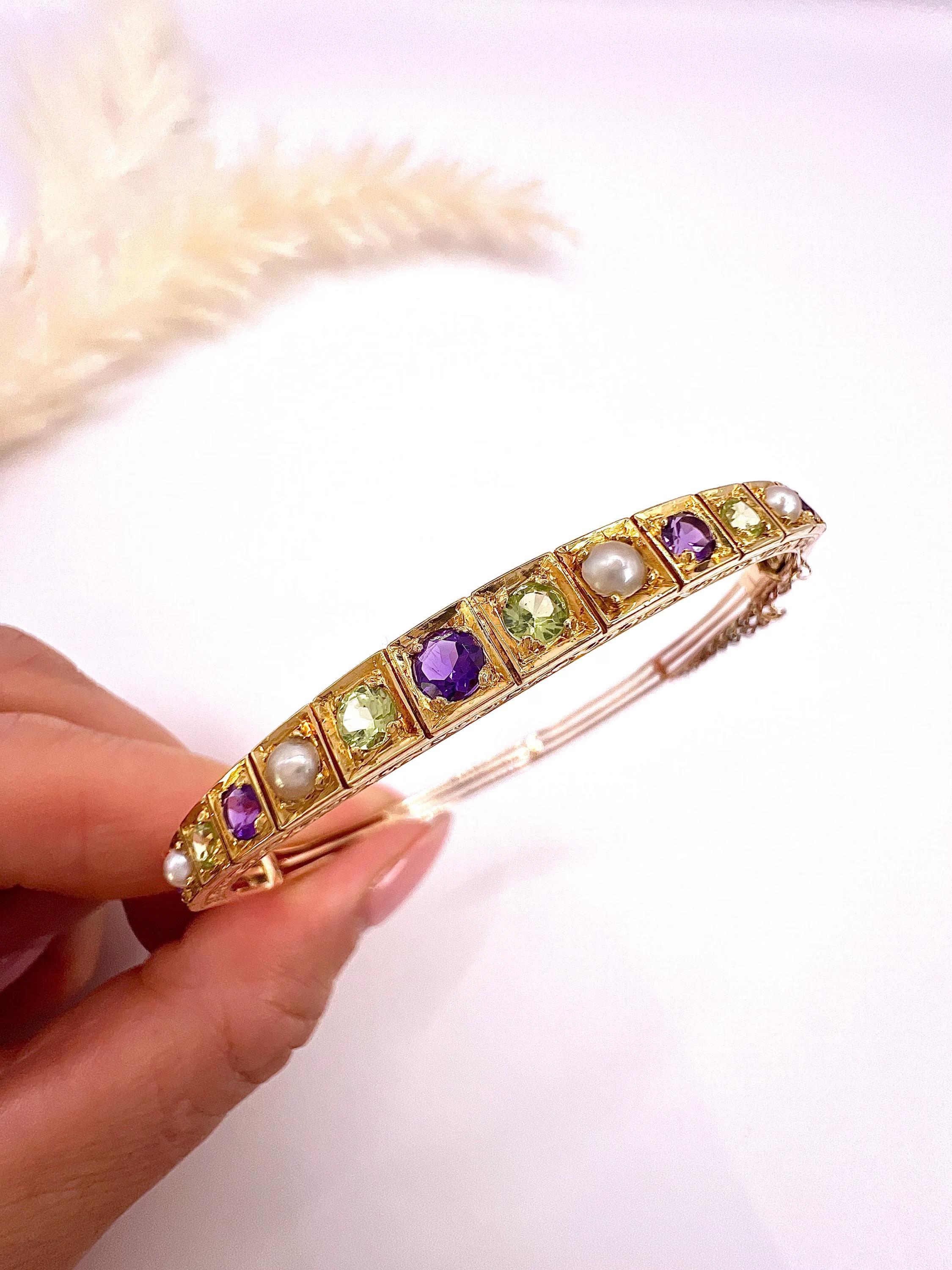 Pulsera Sufragista Eduardiana Graduada de Oro de 15 Quilates con Amatista, Peridoto y Perla en Semilla en venta 1