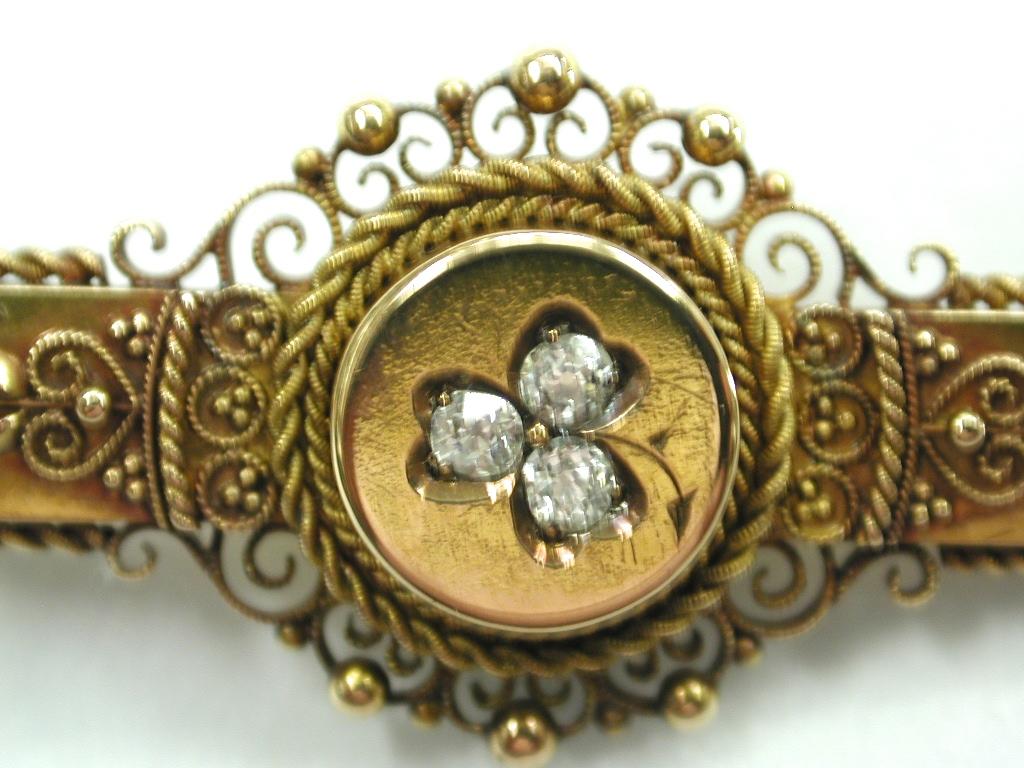 Broche étrusque en or 15 carats poinçonnée sertie de diamants taille ancienne, Birmingham Bon état - En vente à London, GB