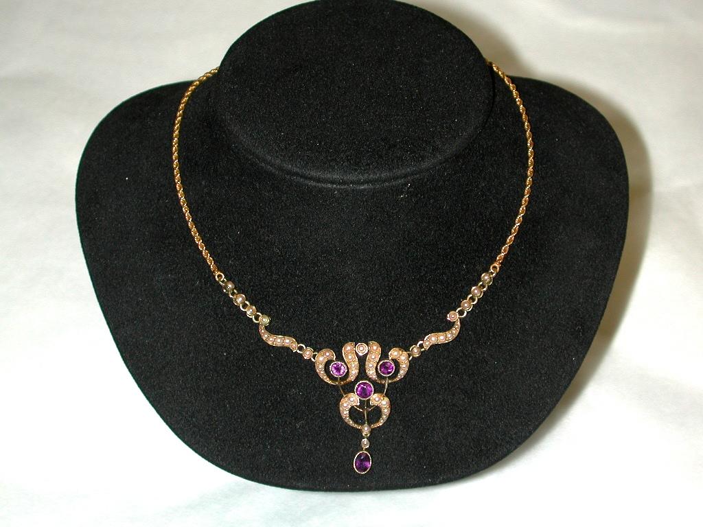 15ct Gold Pendant Set with Half Pearls,and Amethysts,Integral Rope Chain, c.1910
Beautifully made, completely flexable with solid rope chain and barrel snap.
This exquisite piece has hardly been worn and is in pristeen condition.
The half seed