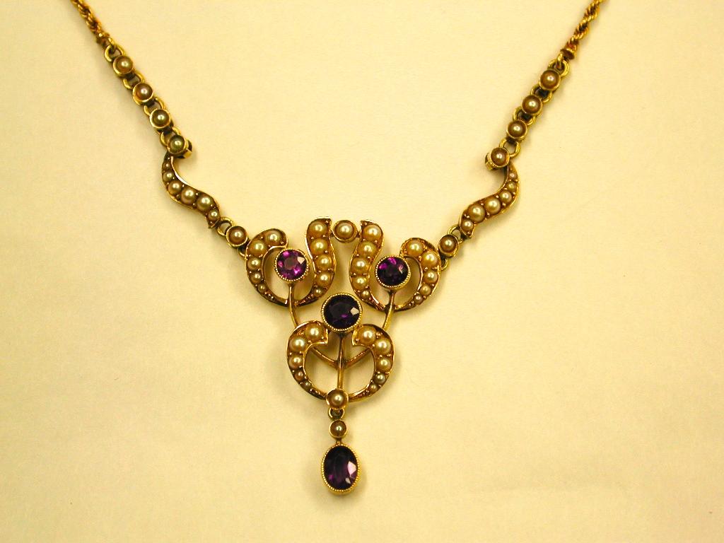 15 Carat Gold Pendant Set with Half Pearls, and Amethysts, Integral Rope Chain For Sale 3