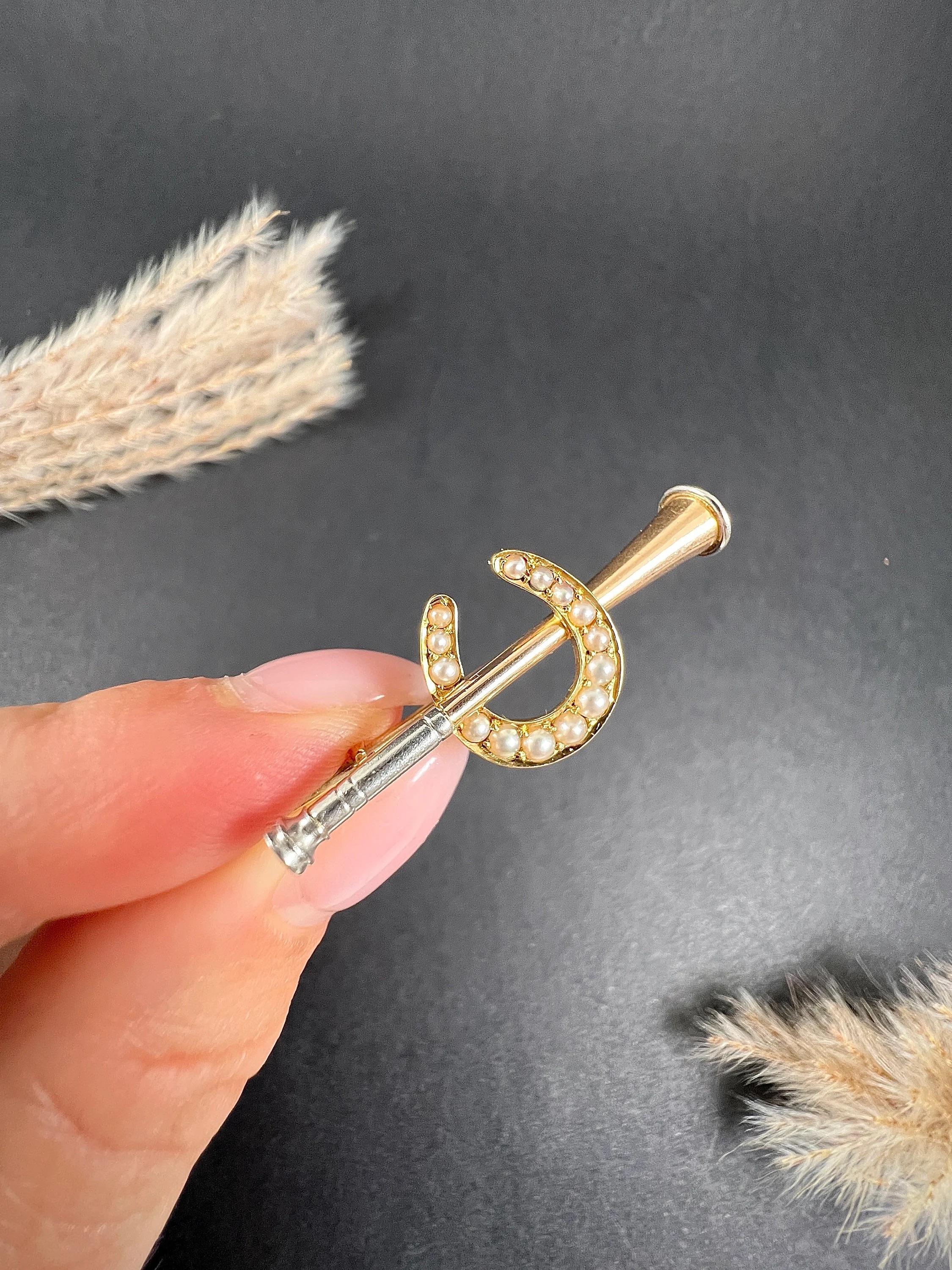 15ct Gold & Platinum, Edwardian Two Colour Hunting Horn Seed Pearl Horse Brooch For Sale 4