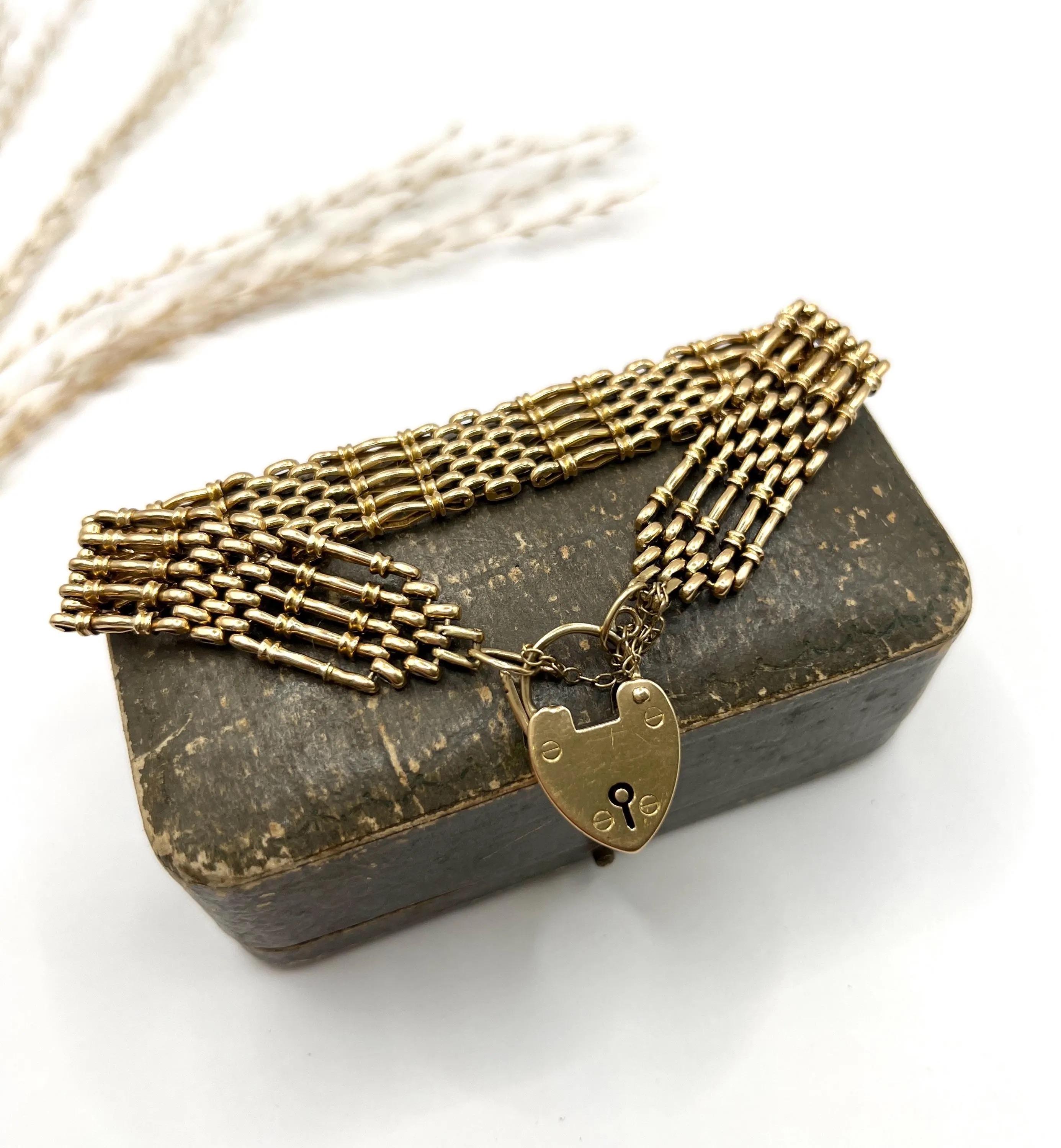 Pulsera victoriana de oro de 15 quilates, de cinco filas y cinco pulgadas, con cierre de candado en forma de corazón en Bueno estado para la venta en Brighton, GB
