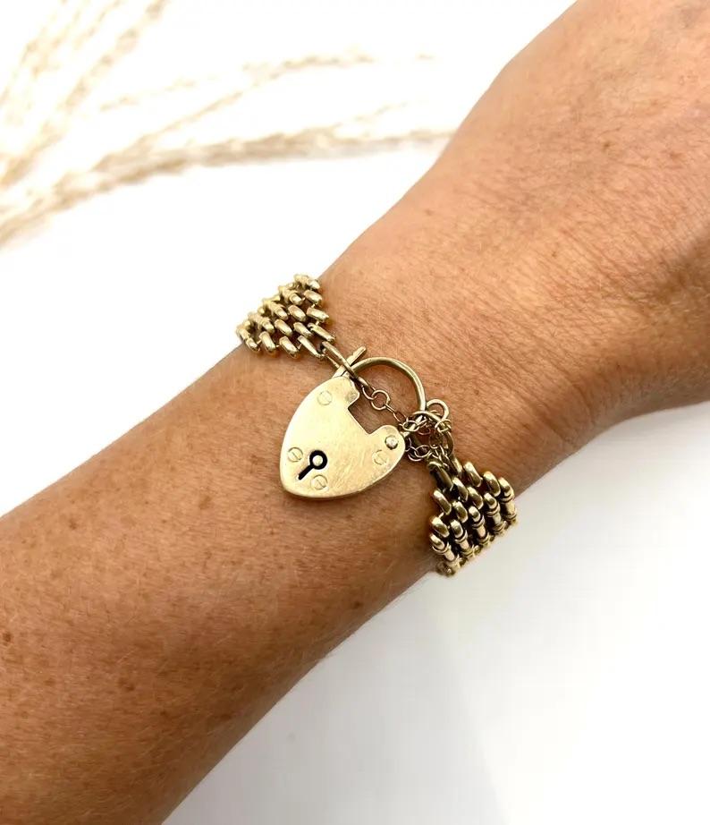 Pulsera victoriana de oro de 15 quilates, de cinco filas y cinco pulgadas, con cierre de candado en forma de corazón en venta 3